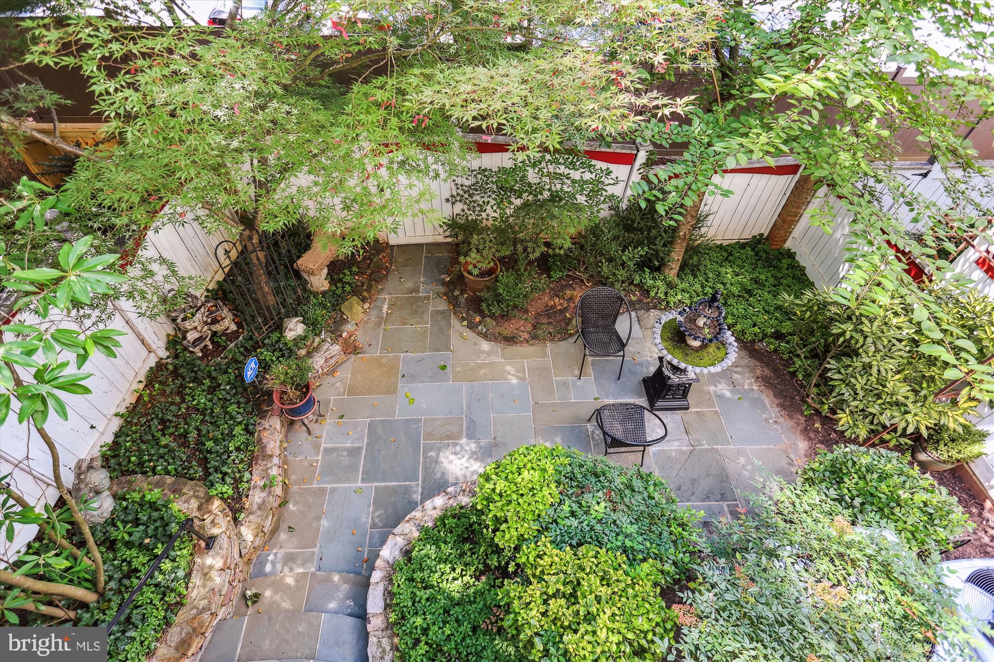 DEMOCRACY COMMONS - Residential