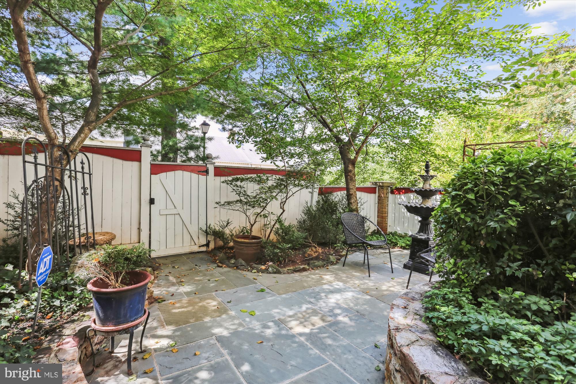 DEMOCRACY COMMONS - Residential