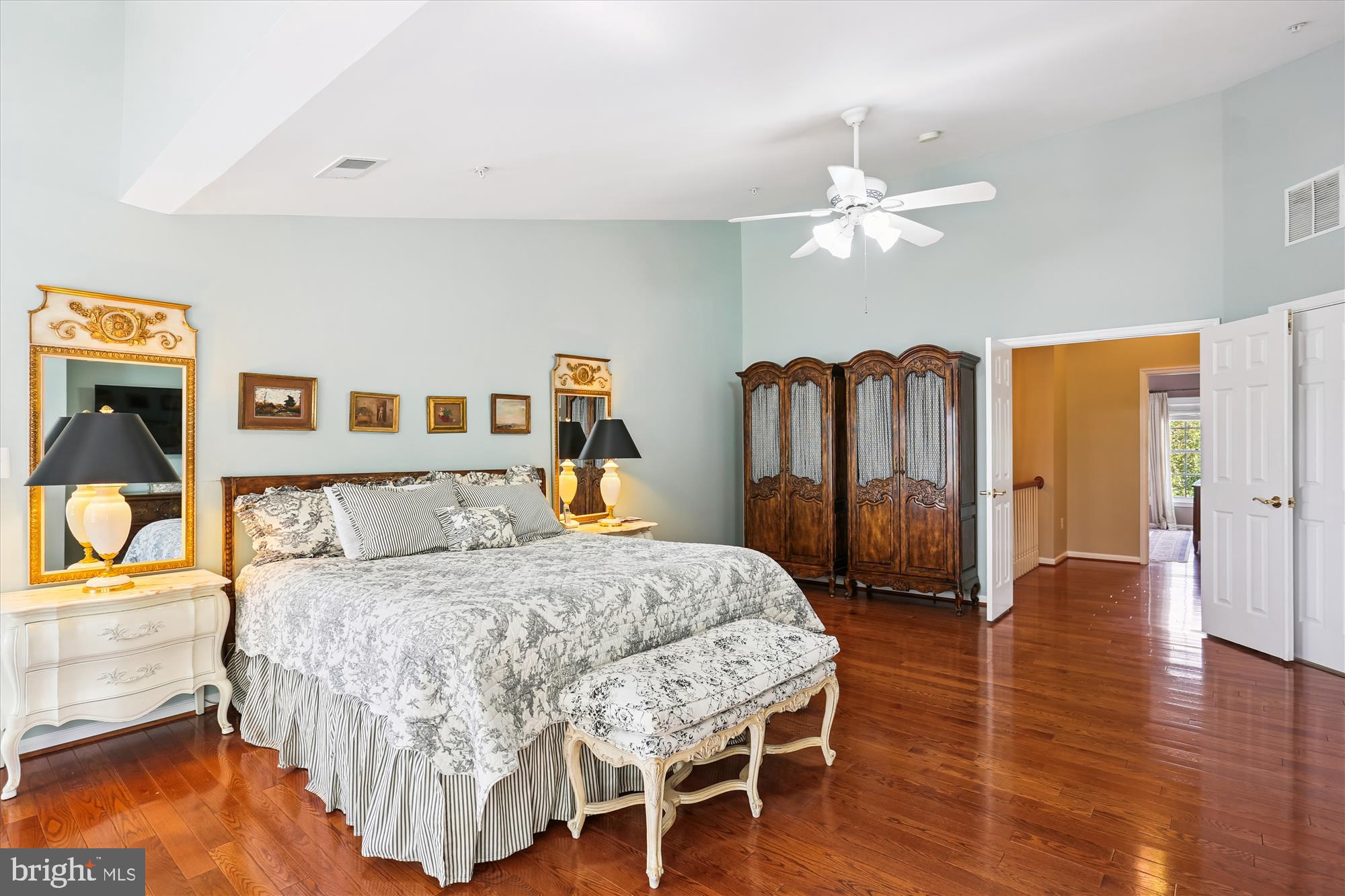 DEMOCRACY COMMONS - Residential