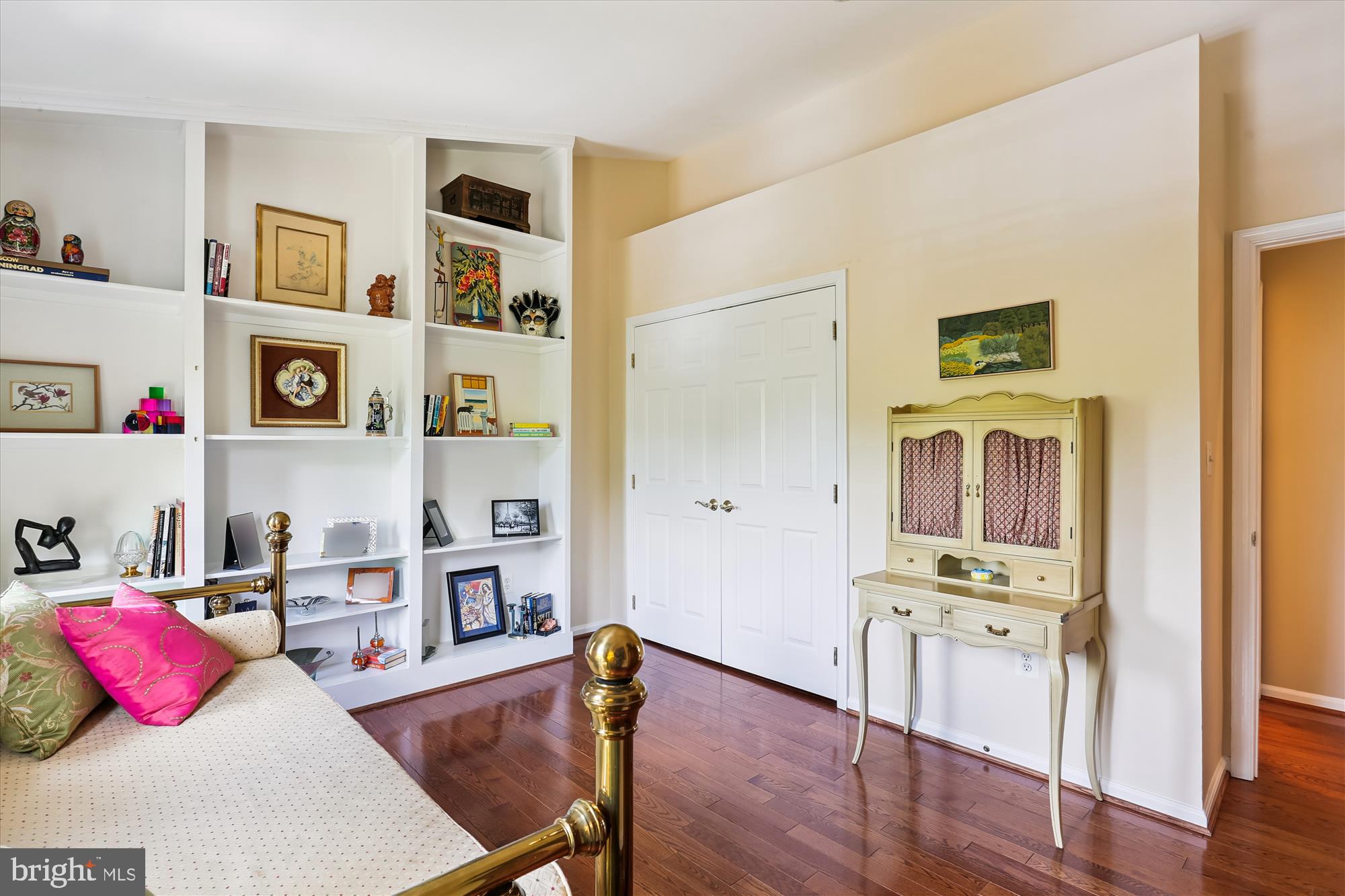 DEMOCRACY COMMONS - Residential