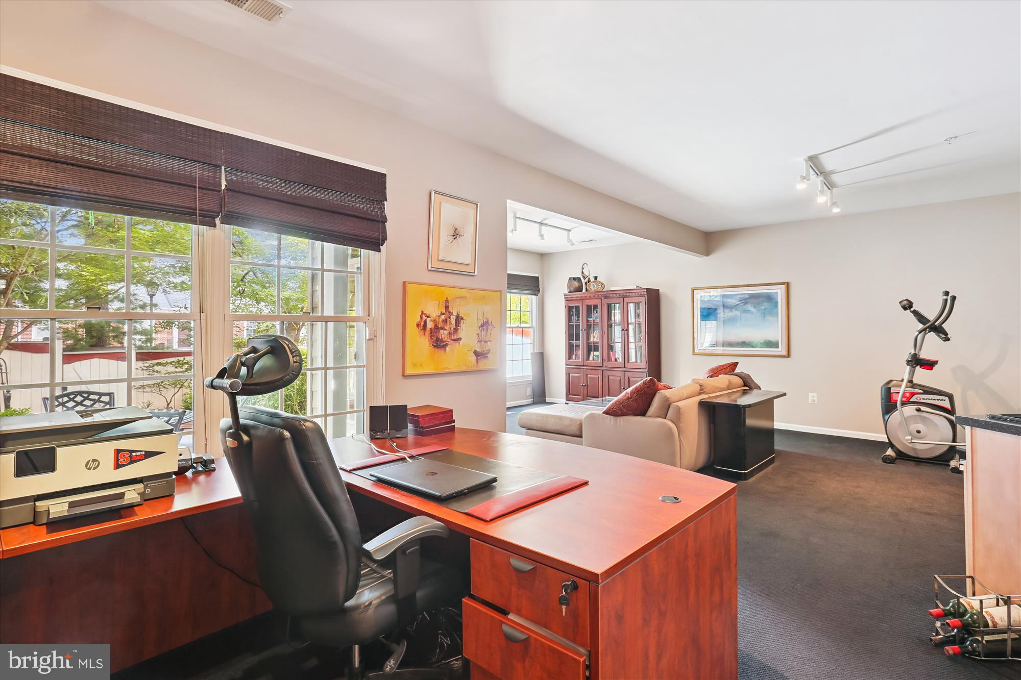 DEMOCRACY COMMONS - Residential