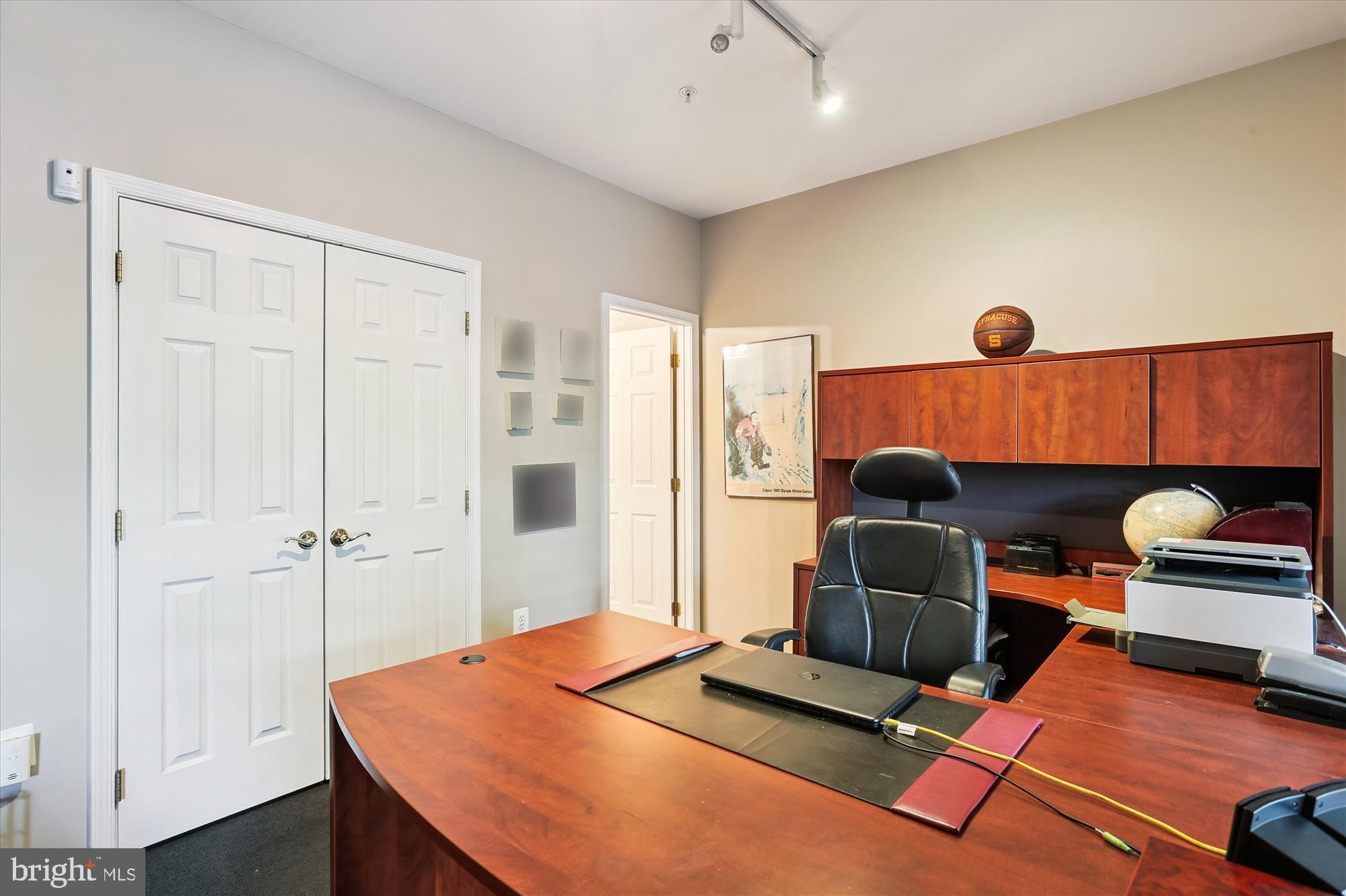 DEMOCRACY COMMONS - Residential