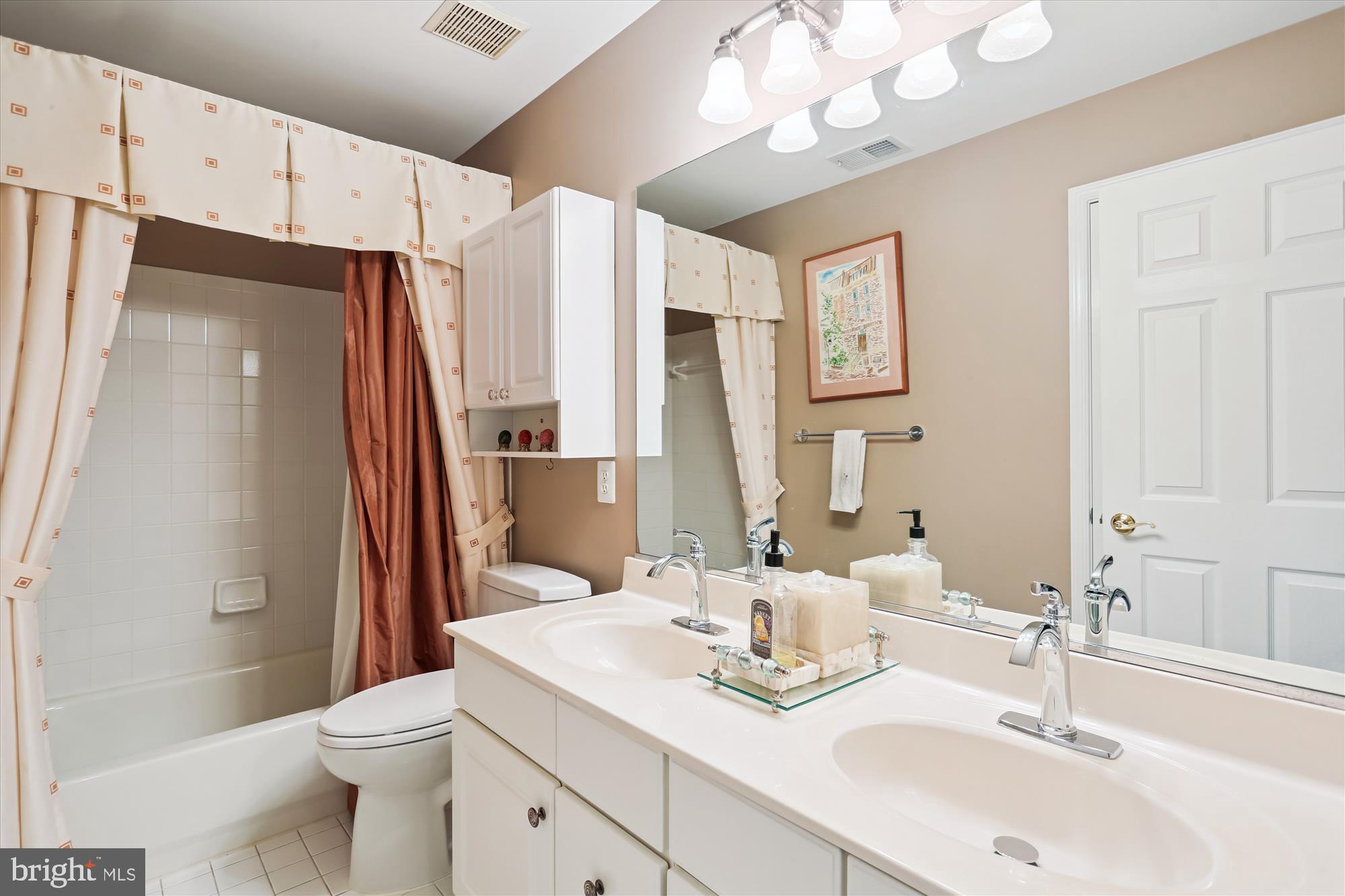 DEMOCRACY COMMONS - Residential