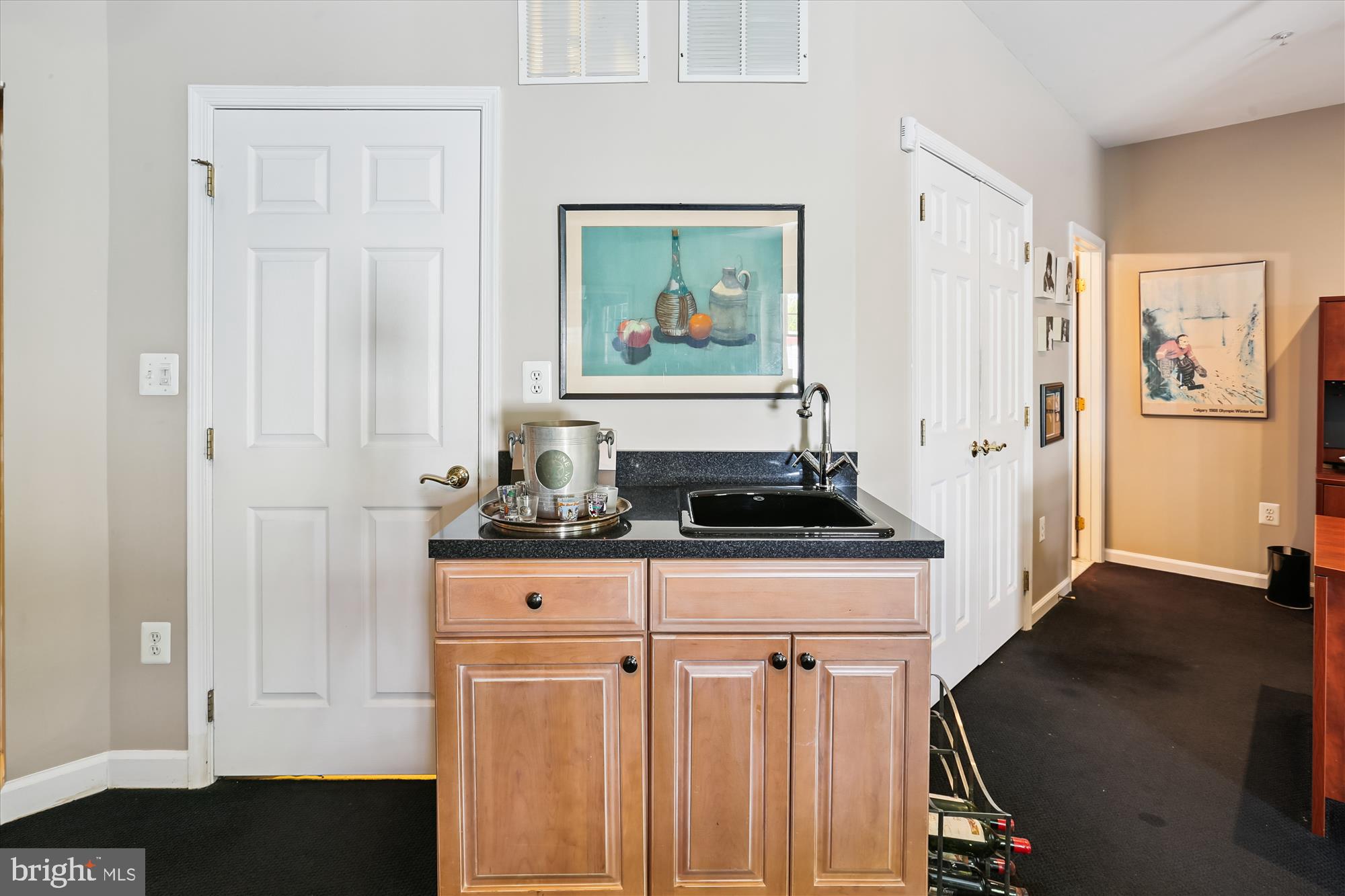 DEMOCRACY COMMONS - Residential