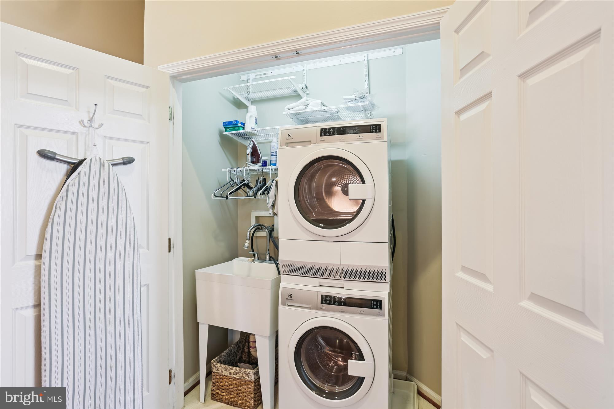 DEMOCRACY COMMONS - Residential