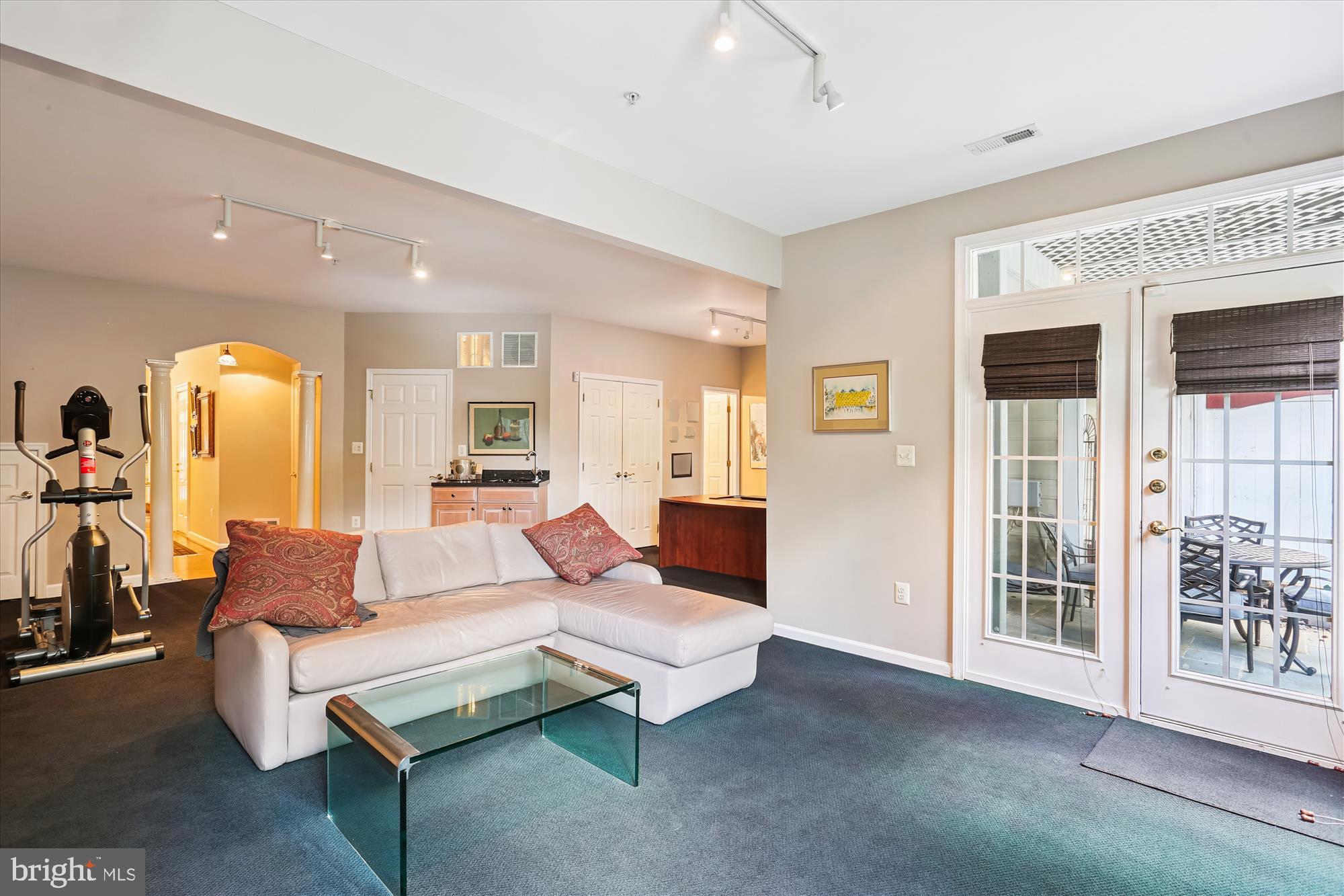 DEMOCRACY COMMONS - Residential