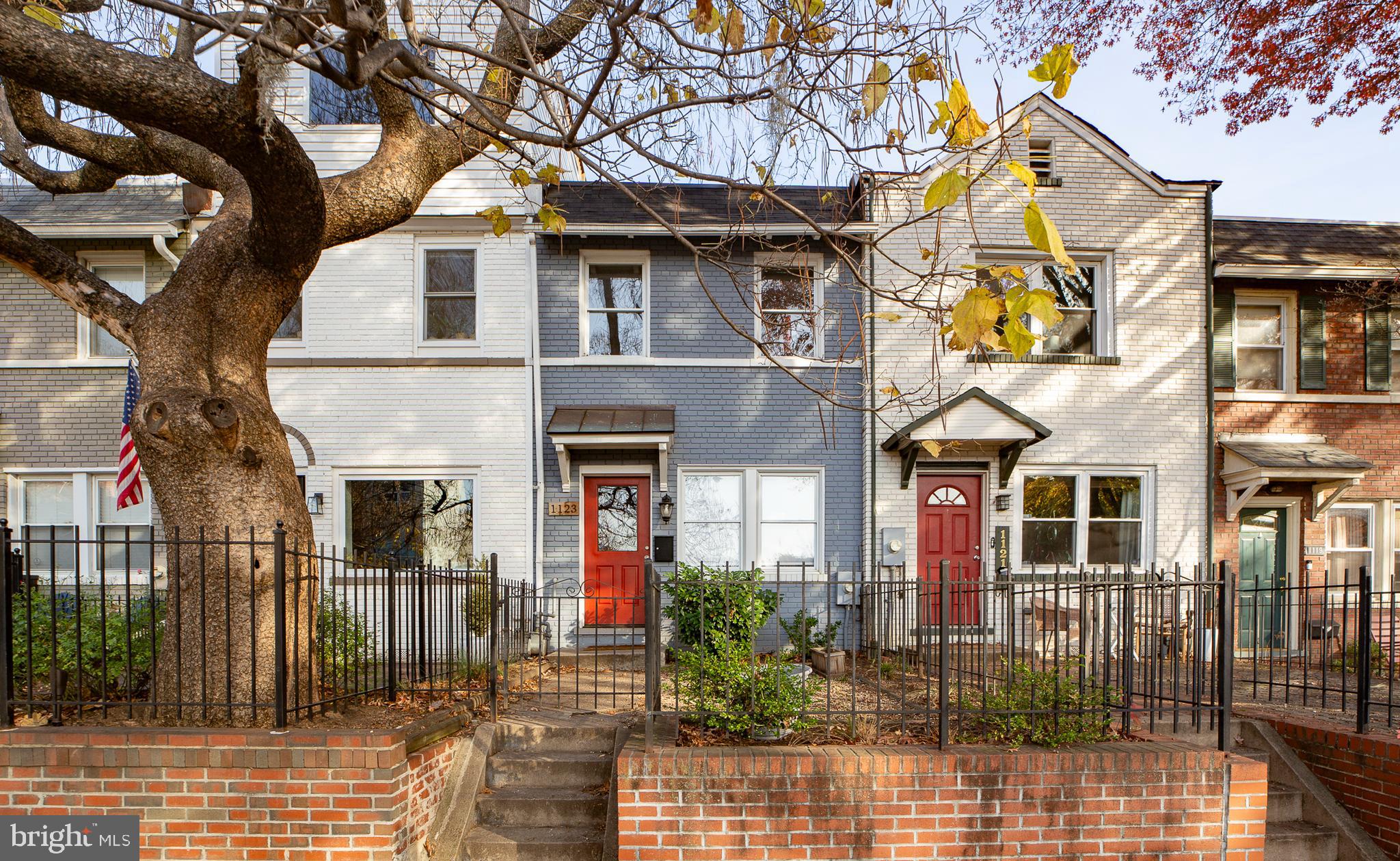1123 3RD STREET NE