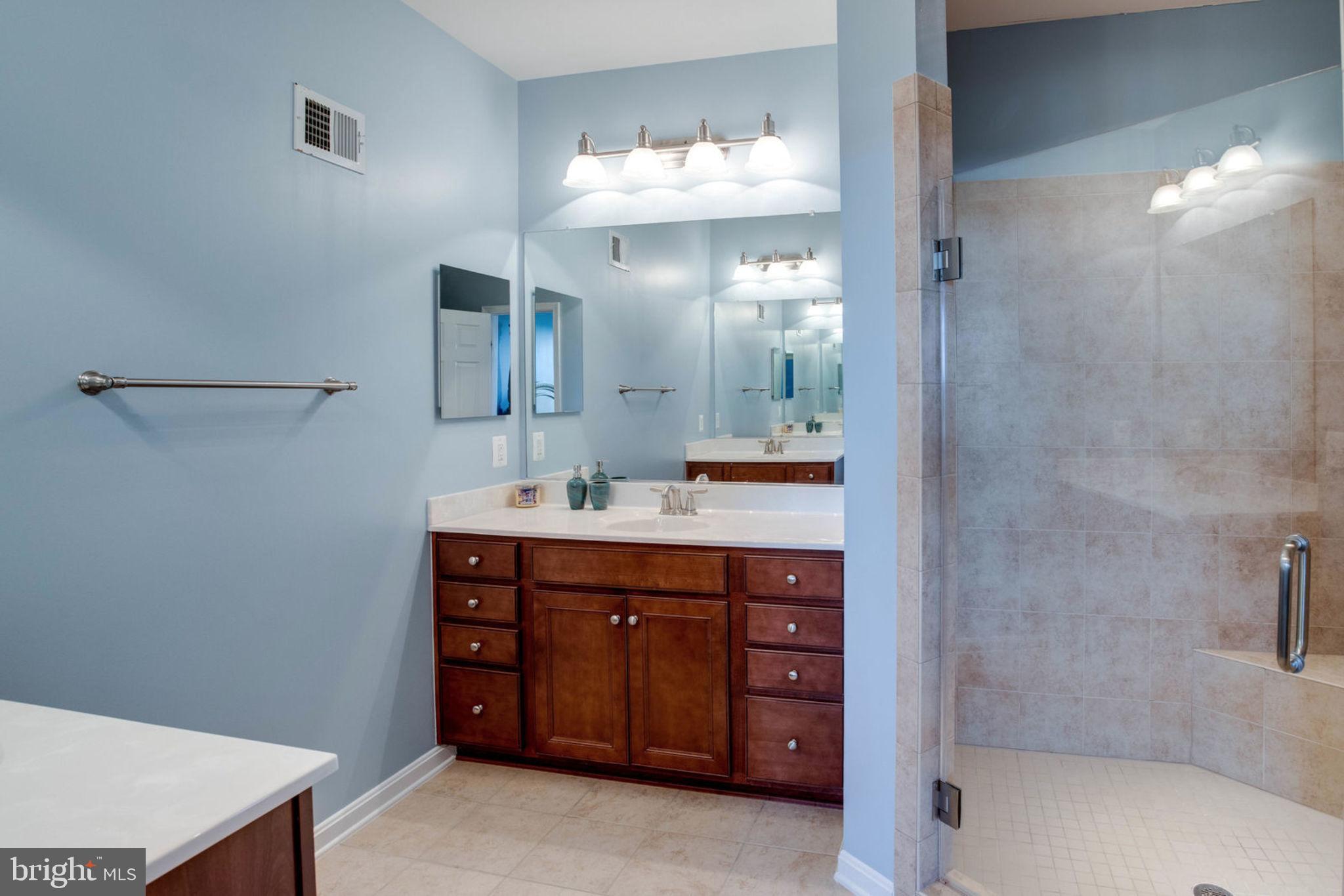 LEE SQUARE - Residential