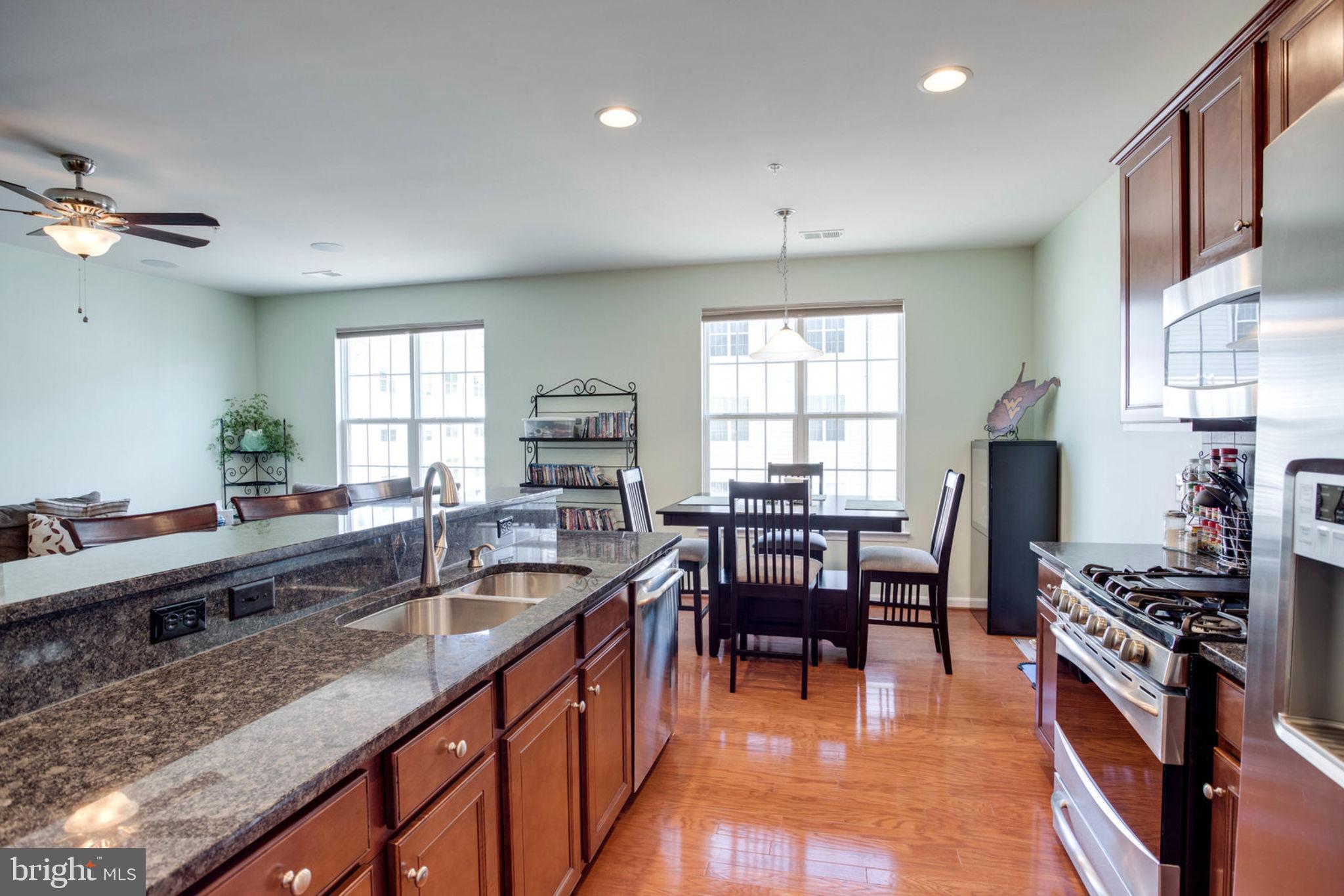 LEE SQUARE - Residential