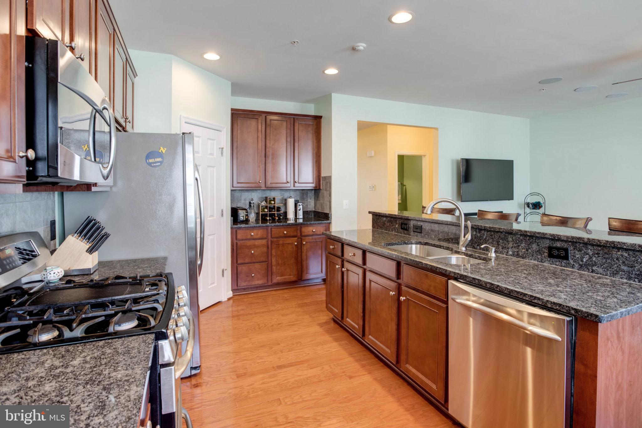 LEE SQUARE - Residential