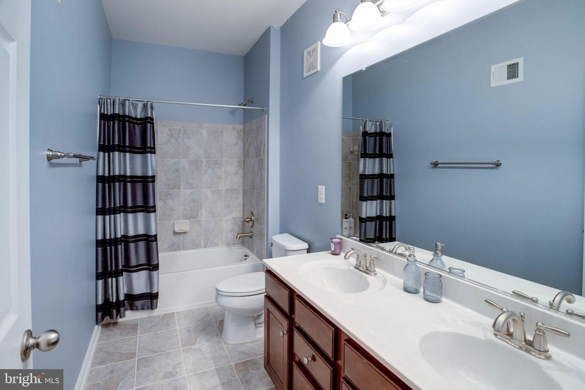 LEE SQUARE - Residential