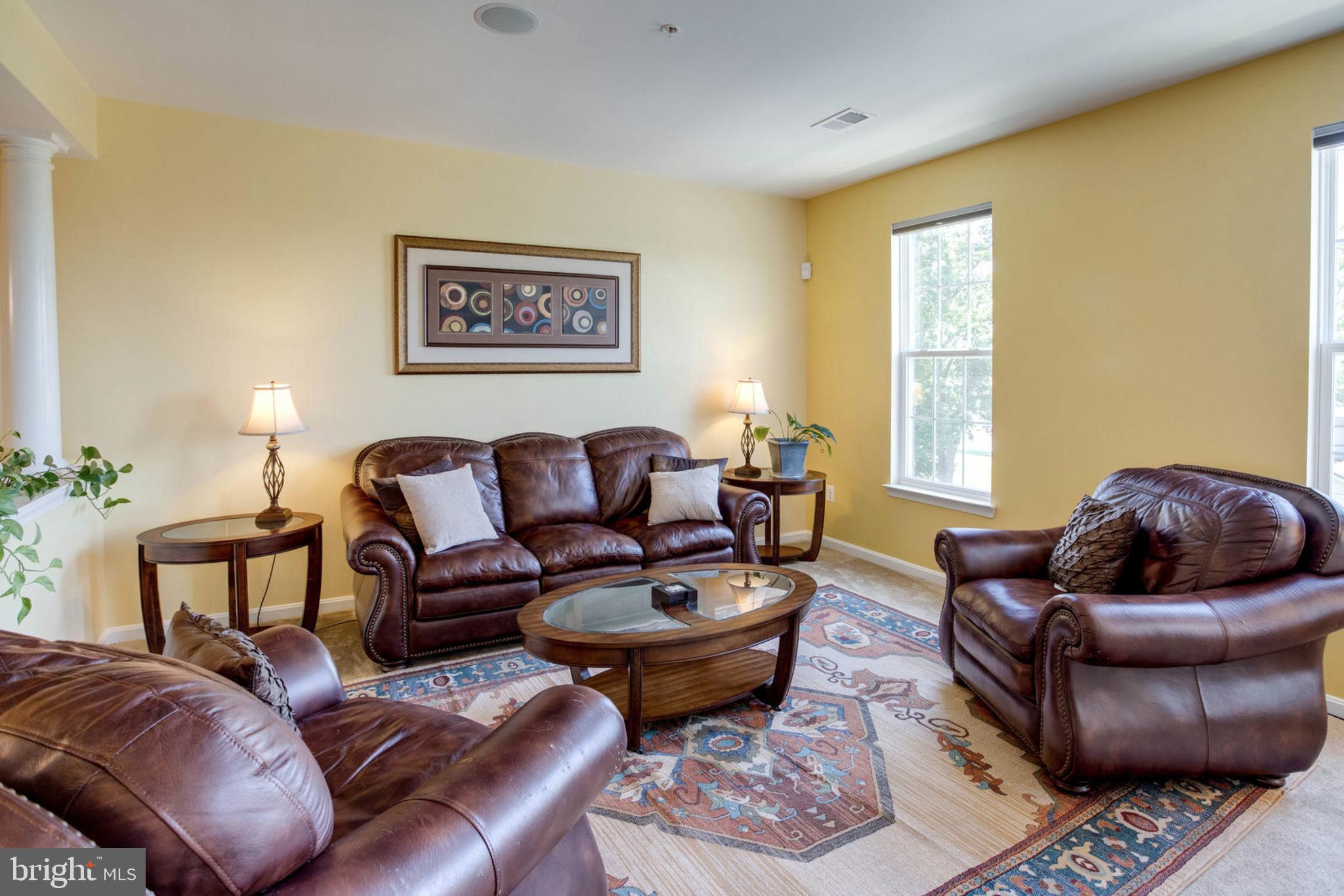 LEE SQUARE - Residential