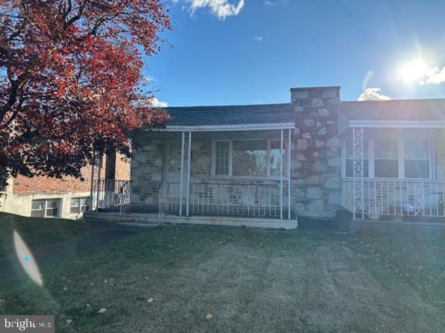 Welcome to this twin ranch home.   This home consist of 3 bedrooms and 2 full baths on first floor.
Full basement/rec-room with a powder room and laundry area. The HVAC system new 2023.  Hardwood floors under carpets.  This home needs TLC.  To be sold in as is condition.
