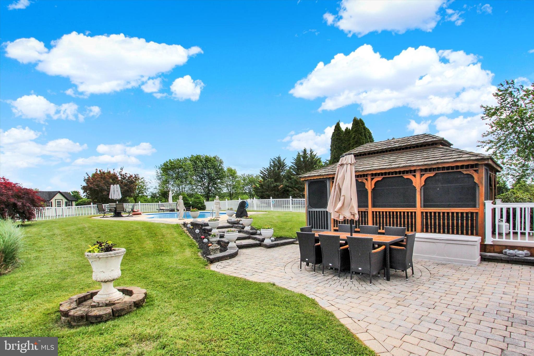 BERMUDIAN SPRINGS - Residential