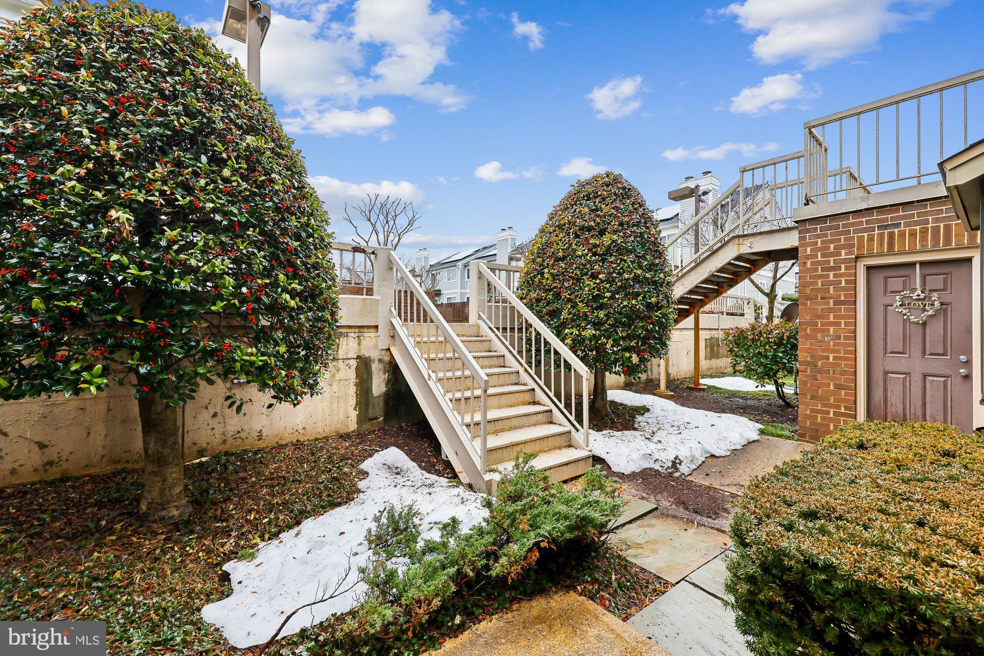 73 HAWTHORNE COURT NE 73