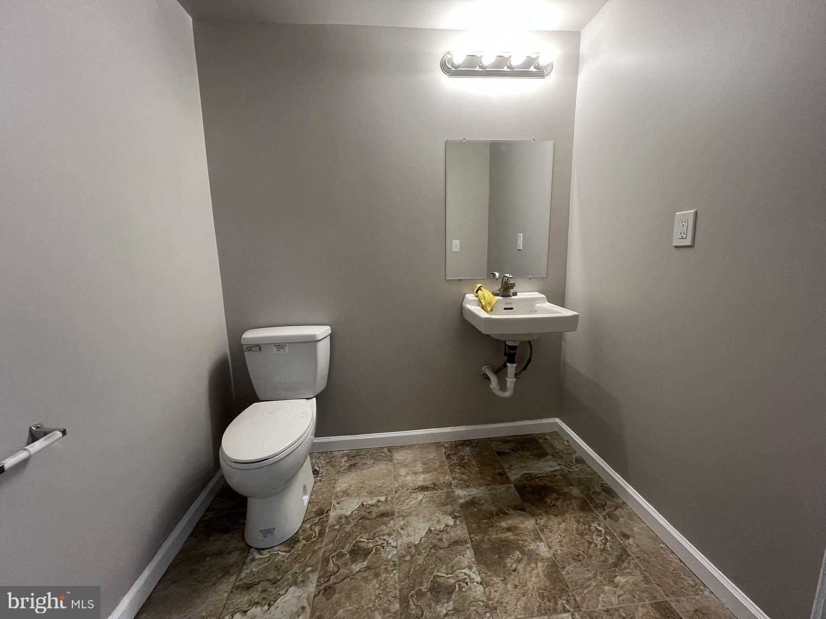 PHILADELPHIA - Commercial Lease