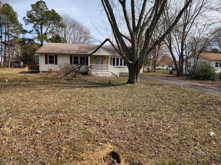 Great opportunity to own this ranch home in Kent Island Estates!  Home is located 2 blocks from Eastern Bay.  Community offers pier, beach & fire department.   Home is in need of renovation and updating.  Home features 3 Bed, 2 Baths, Sunroom located off of dining room.  Home has potential in a great location.