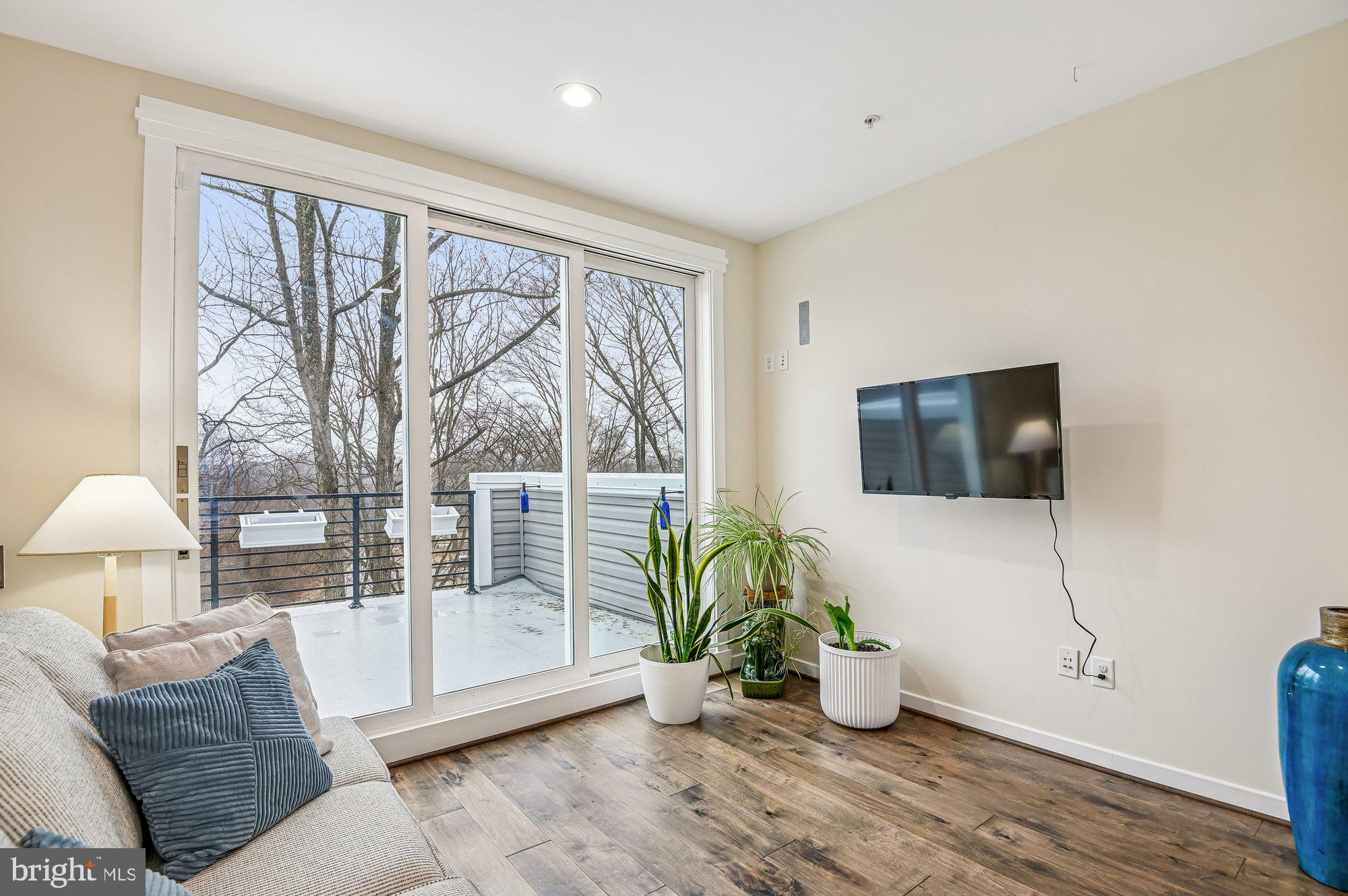 ADMIRALS SQUARE - Residential