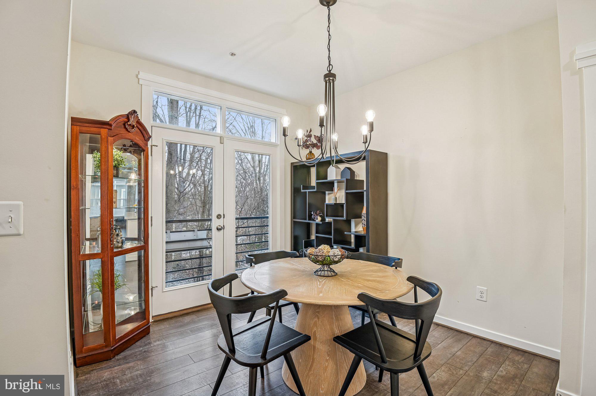 ADMIRALS SQUARE - Residential