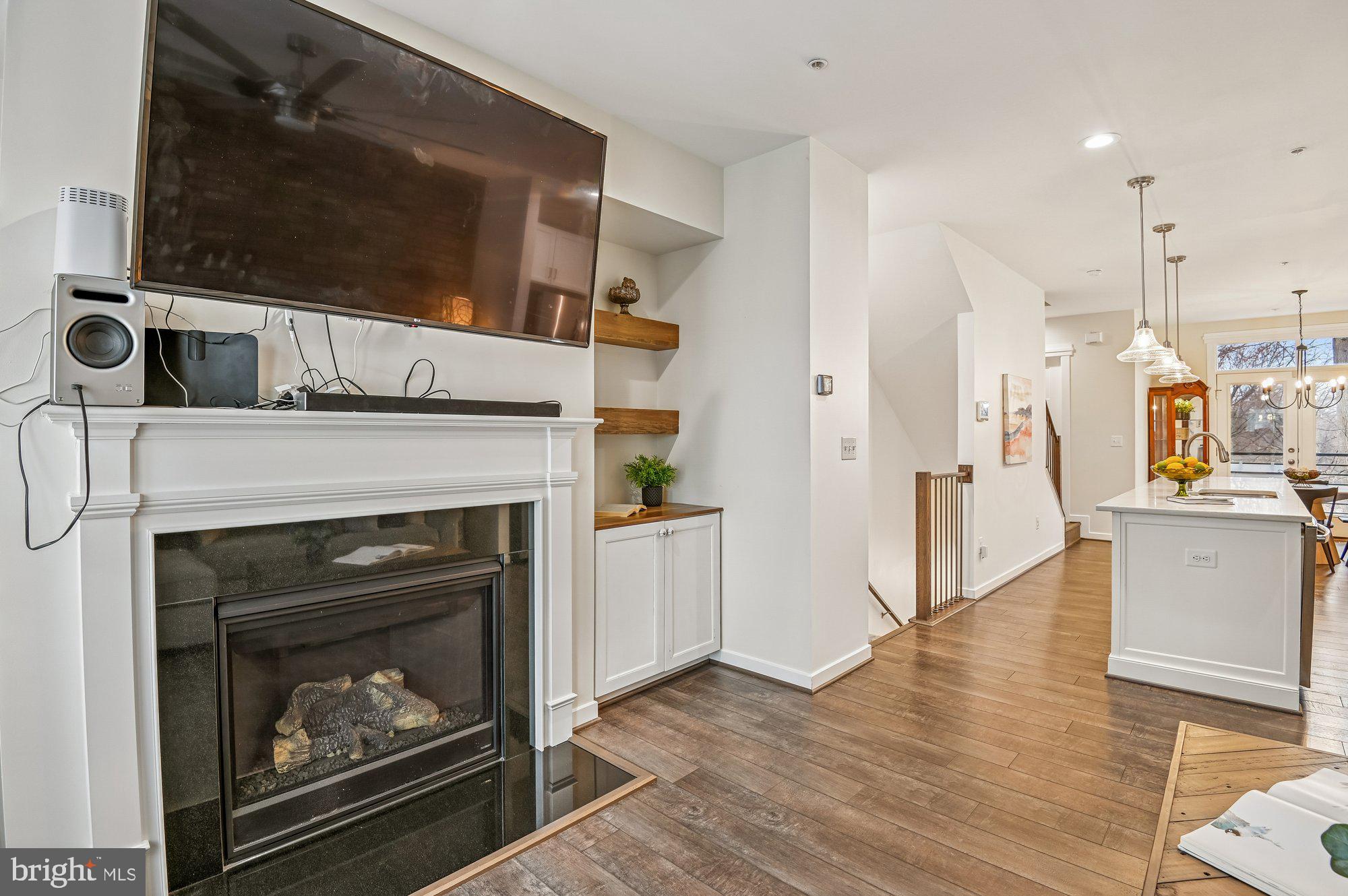 ADMIRALS SQUARE - Residential