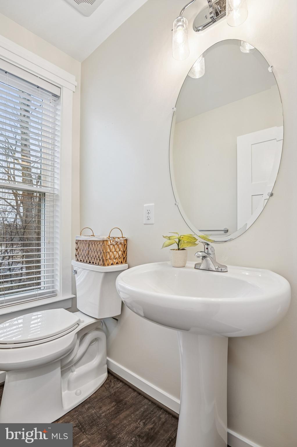 ADMIRALS SQUARE - Residential