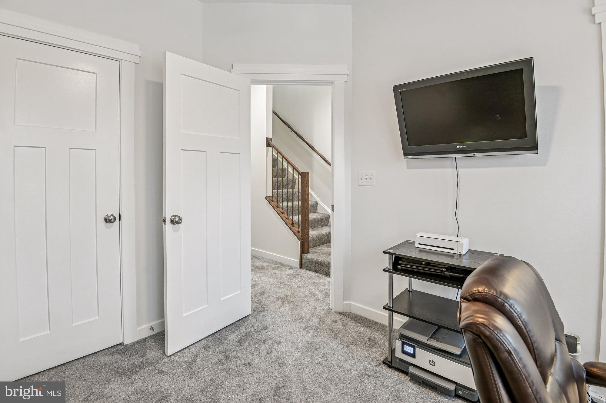 ADMIRALS SQUARE - Residential