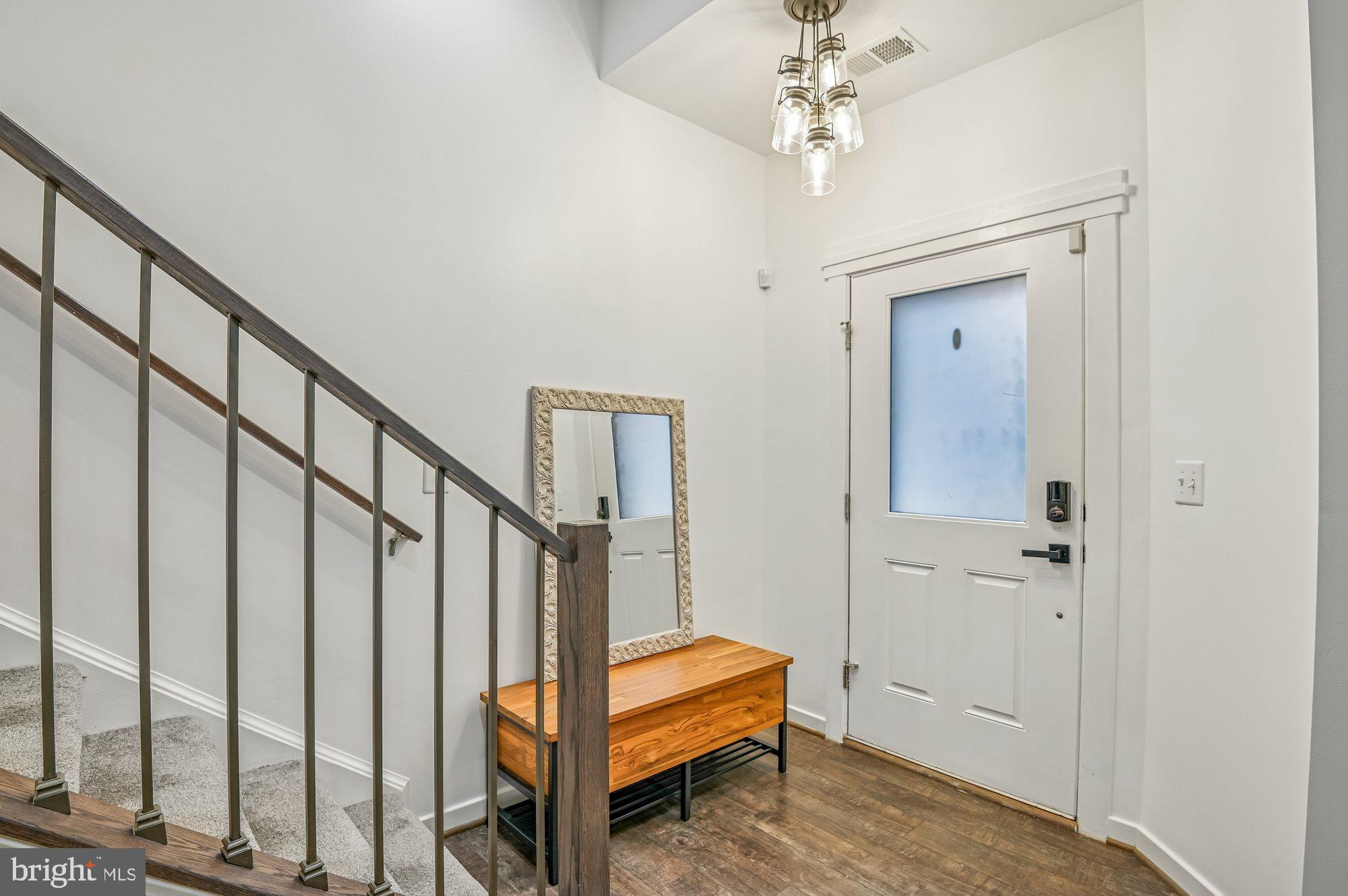 ADMIRALS SQUARE - Residential