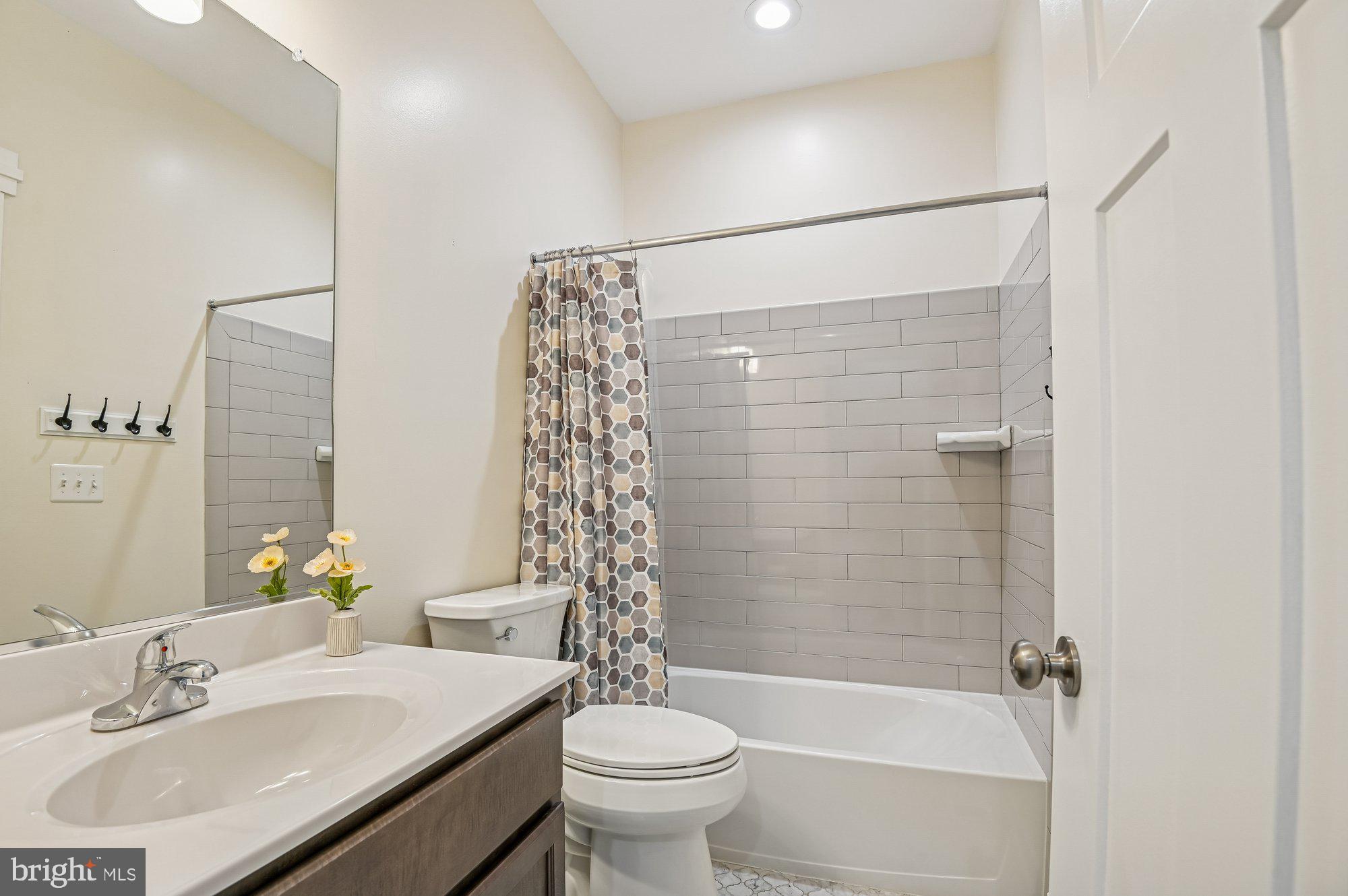 ADMIRALS SQUARE - Residential