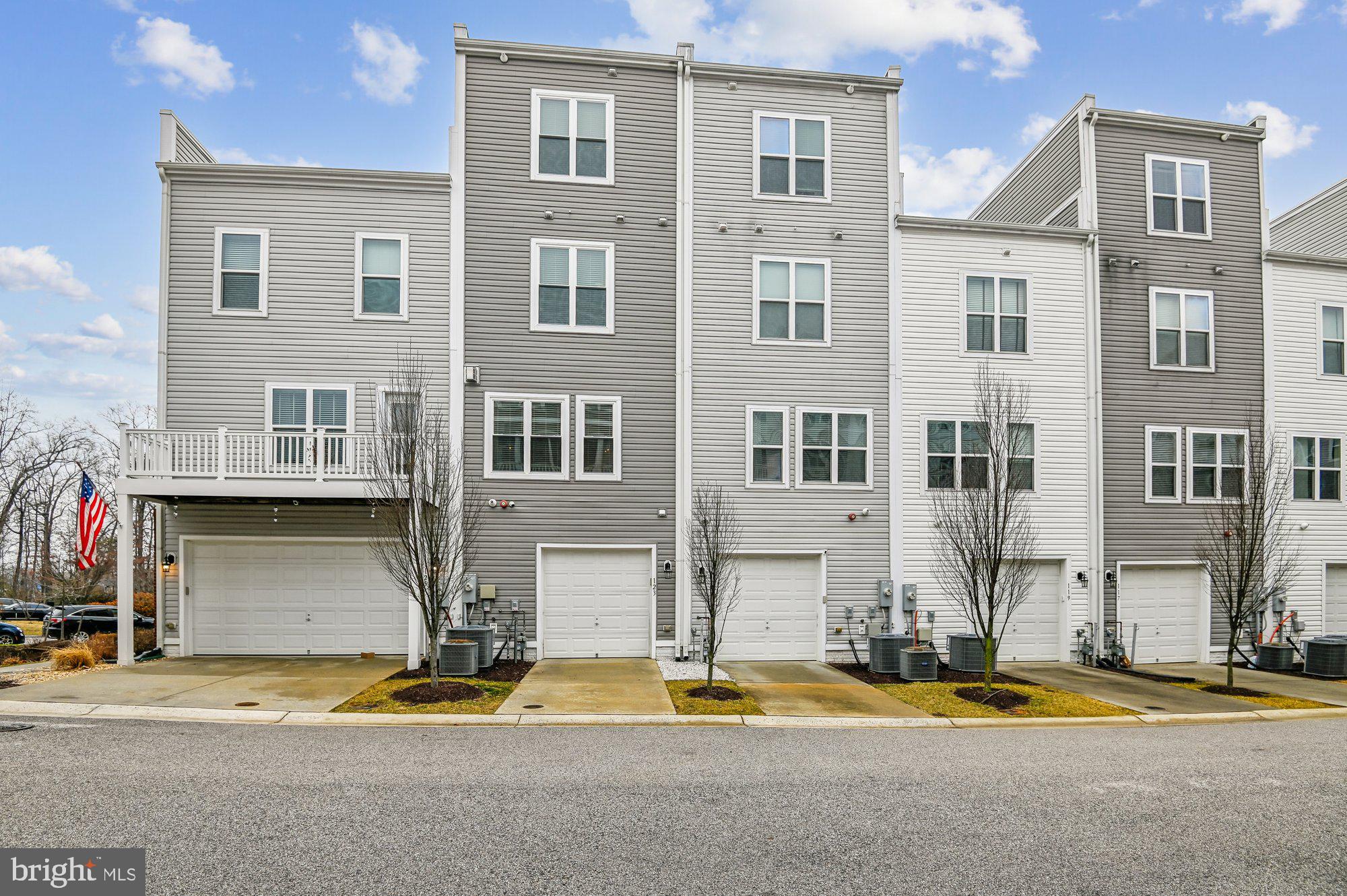 ADMIRALS SQUARE - Residential