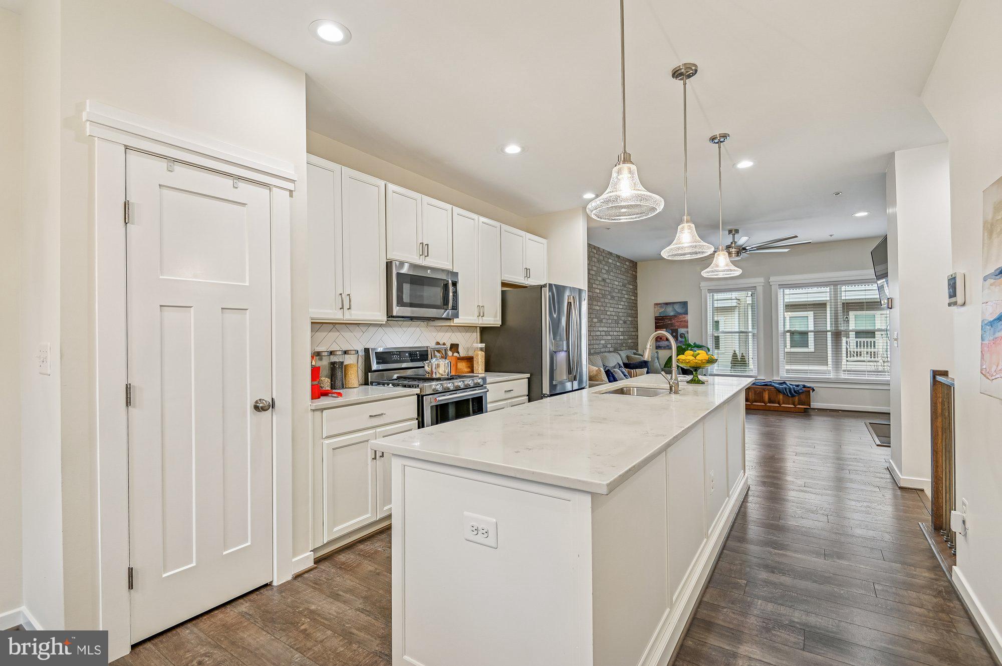 ADMIRALS SQUARE - Residential