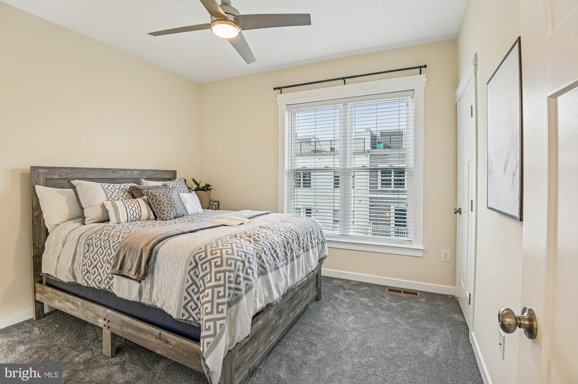 ADMIRALS SQUARE - Residential