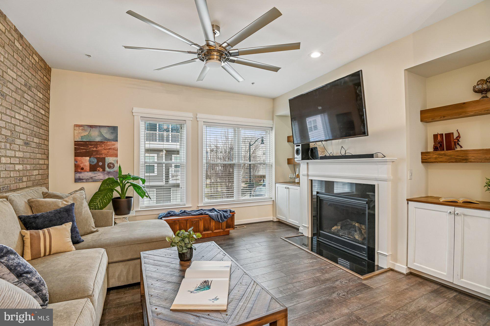 ADMIRALS SQUARE - Residential