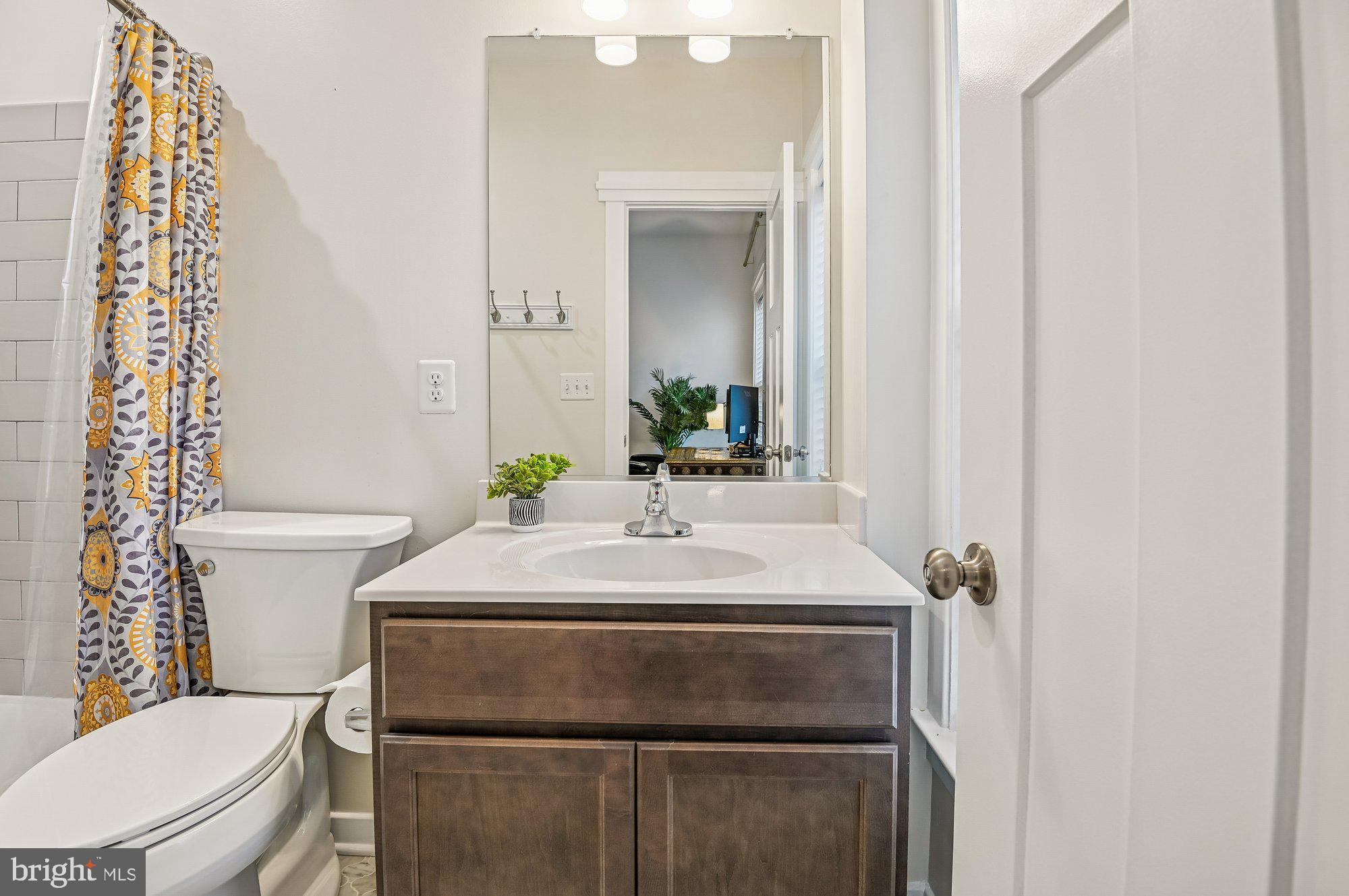 ADMIRALS SQUARE - Residential