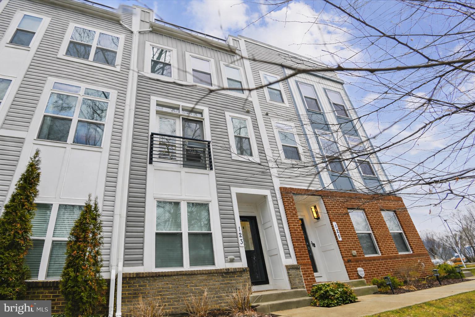 ADMIRALS SQUARE - Residential