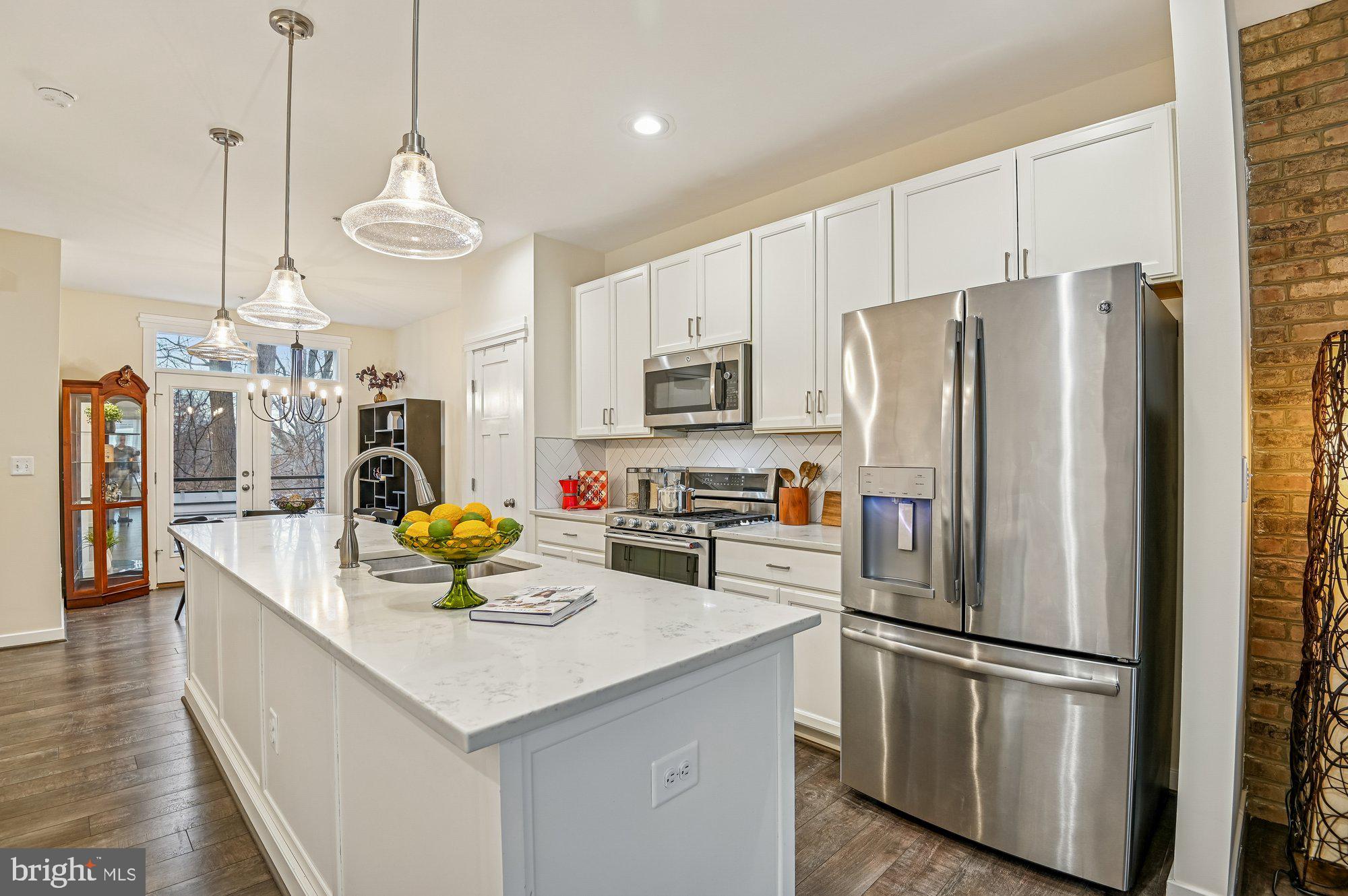 ADMIRALS SQUARE - Residential