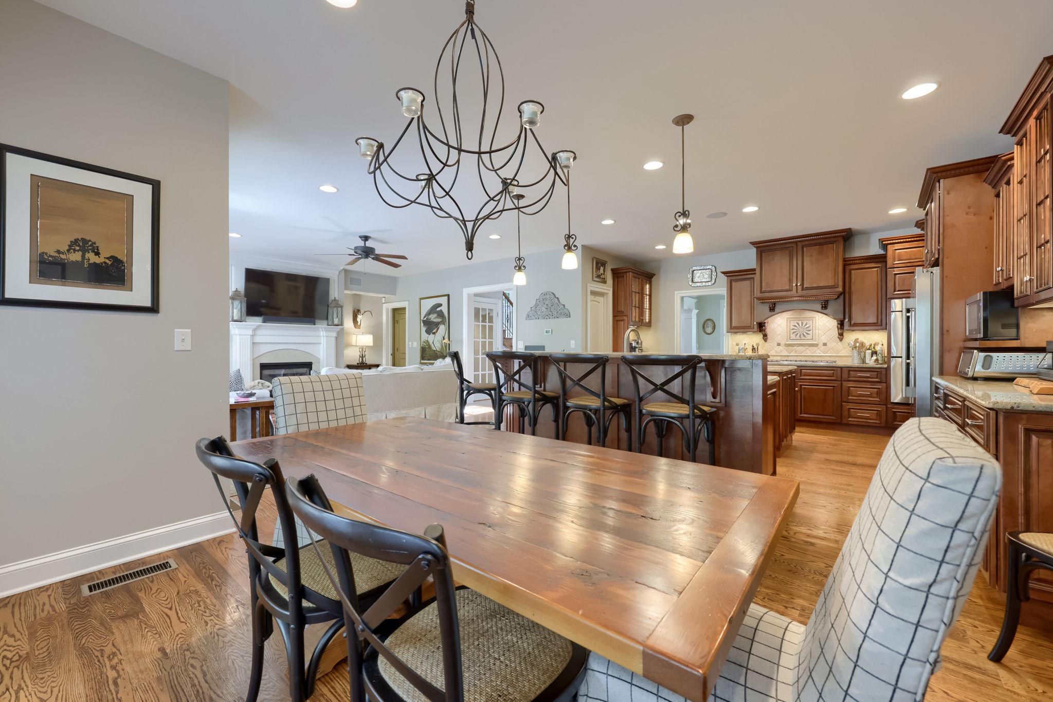 WELLESLEY MANOR - Residential
