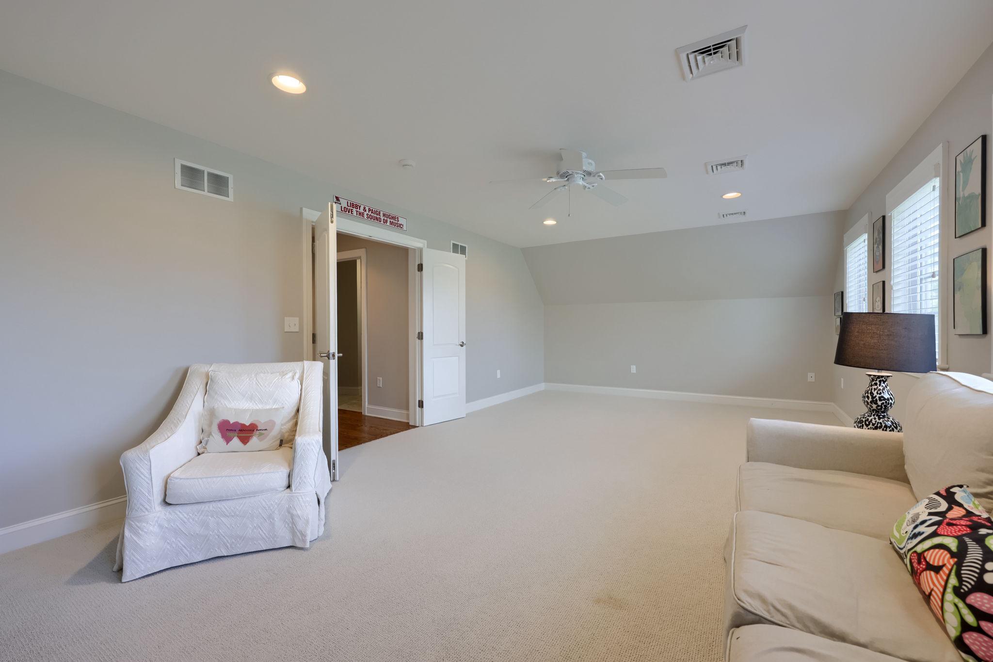 WELLESLEY MANOR - Residential