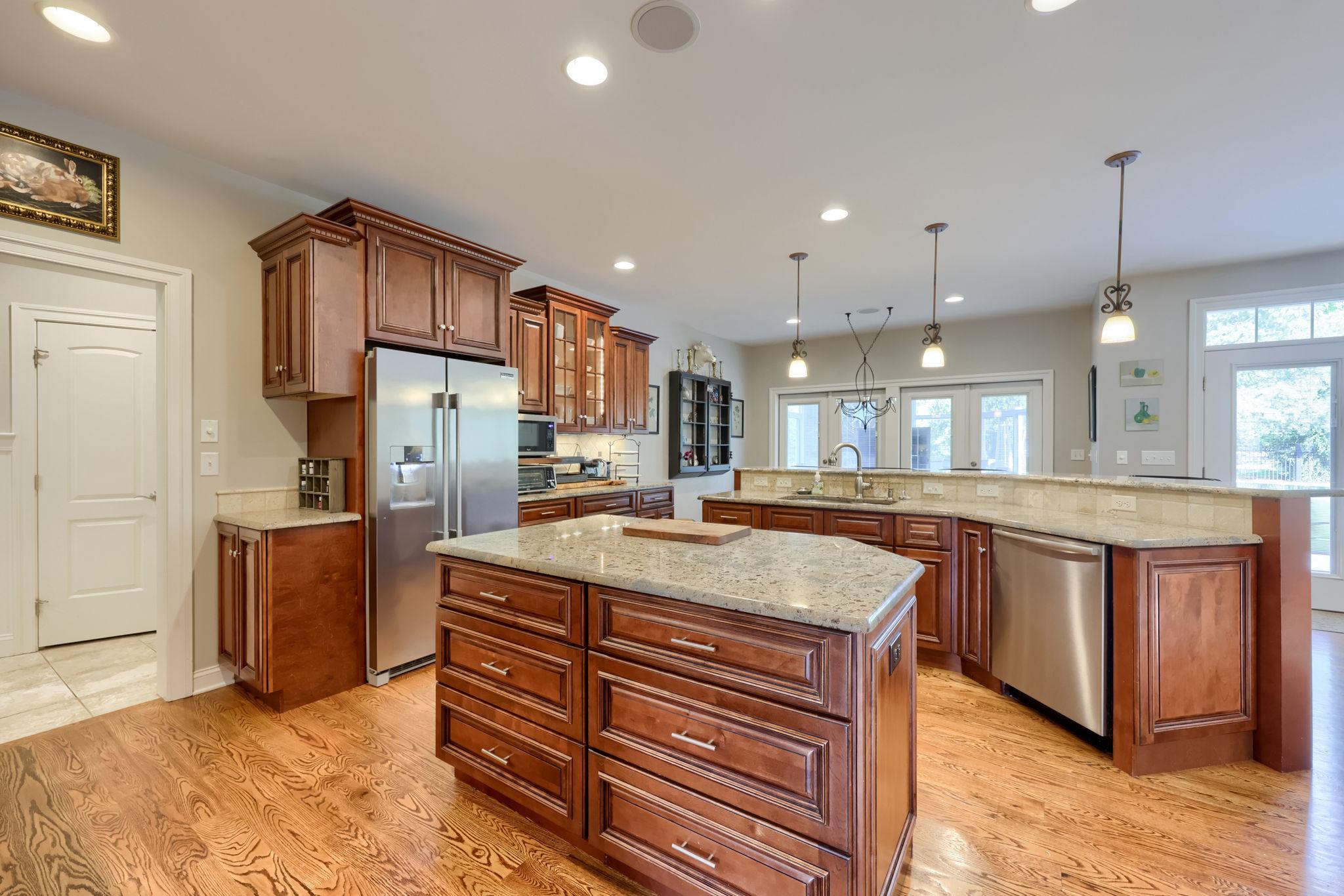 WELLESLEY MANOR - Residential