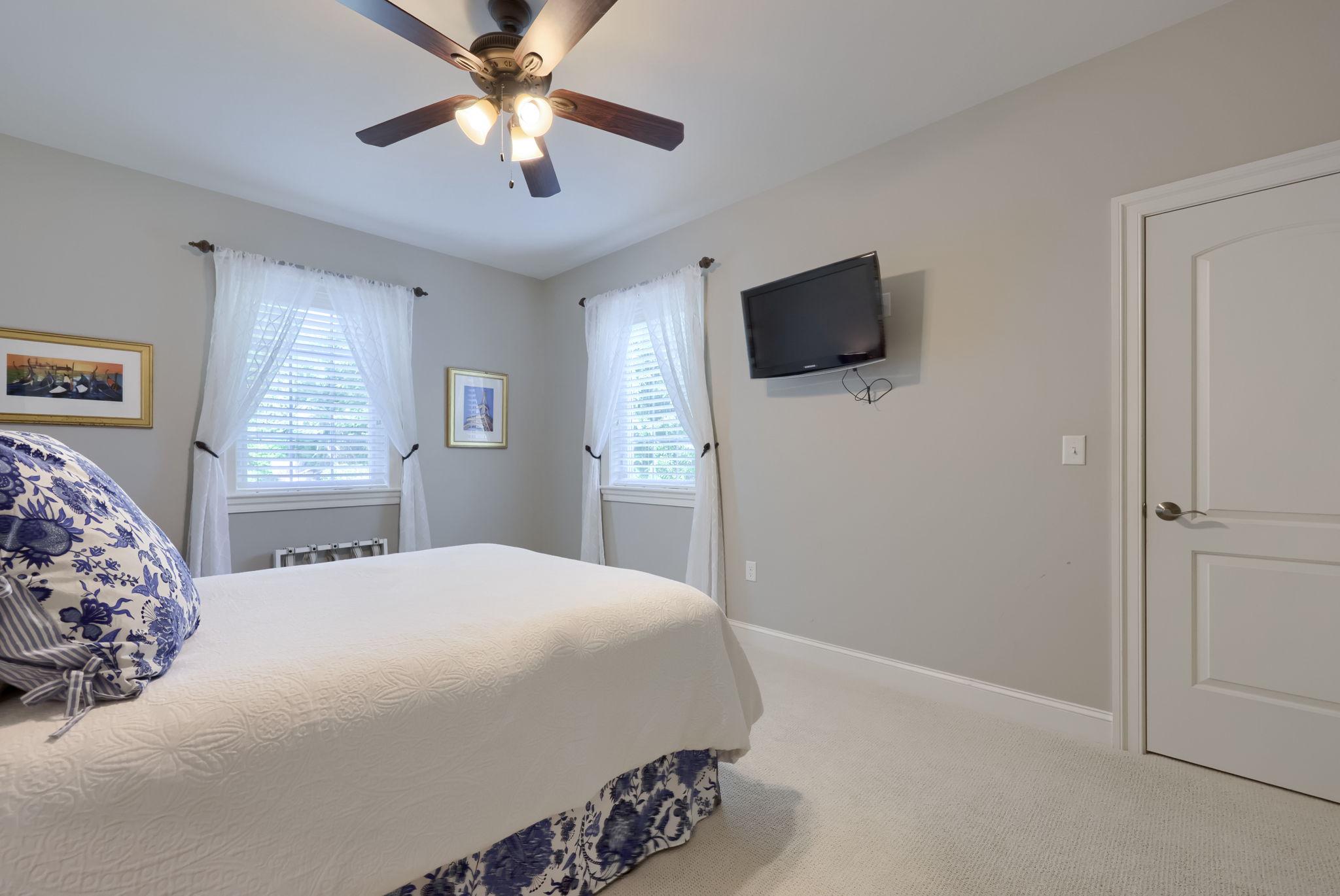 WELLESLEY MANOR - Residential