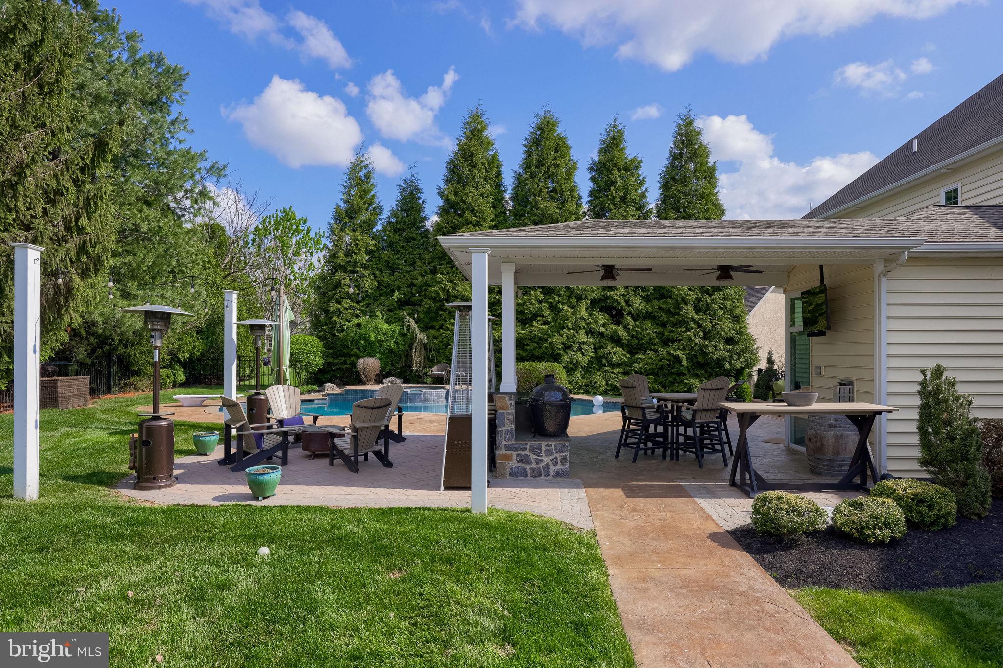 WELLESLEY MANOR - Residential