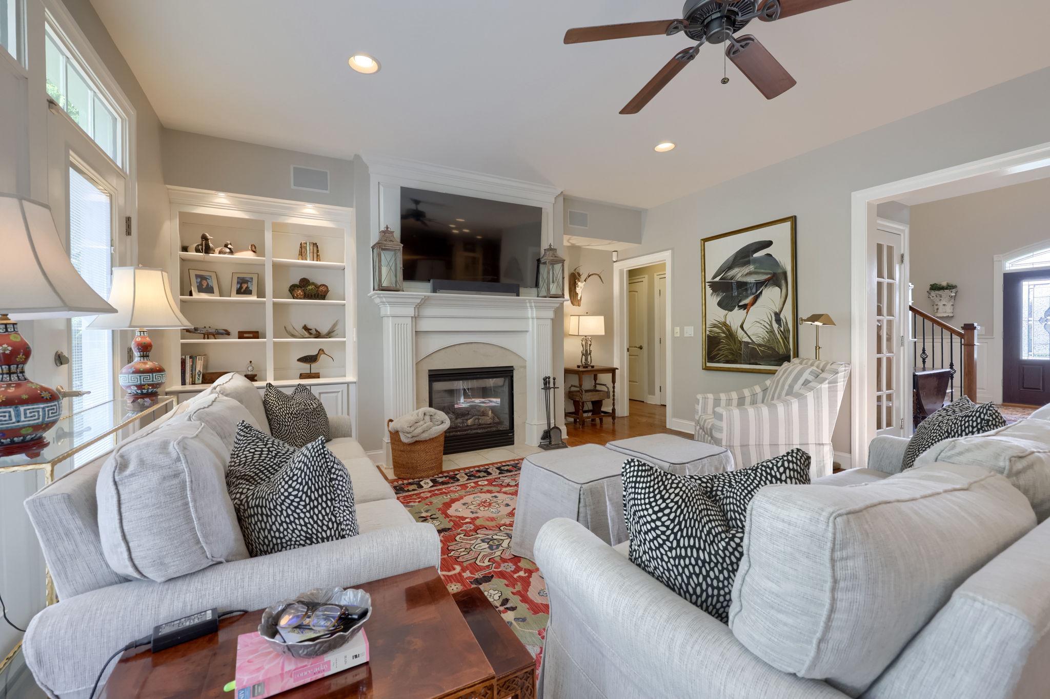 WELLESLEY MANOR - Residential