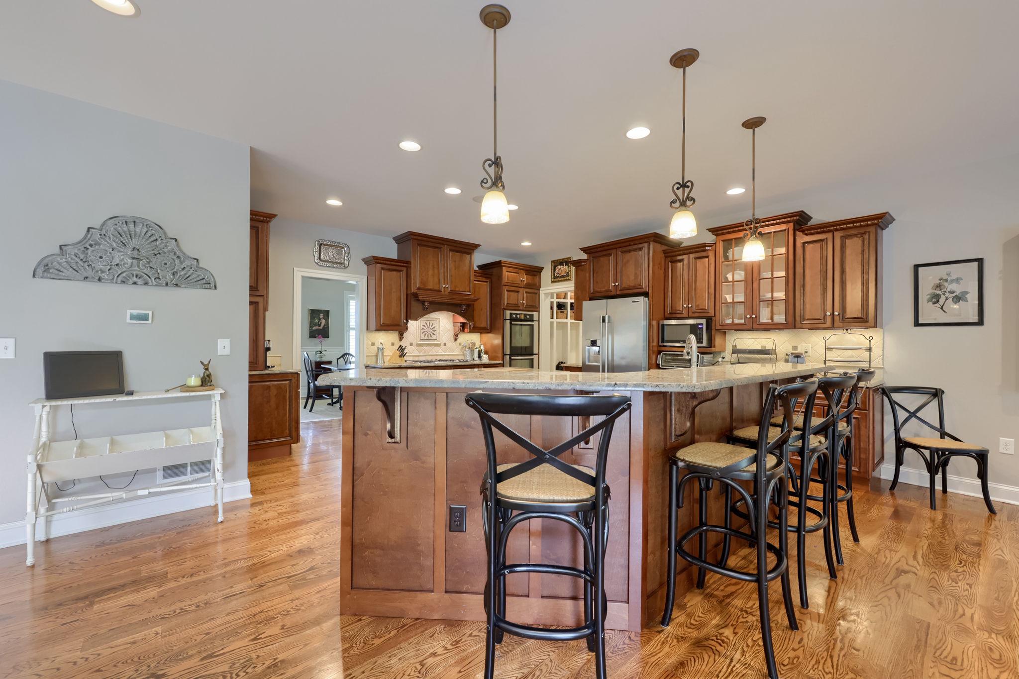 WELLESLEY MANOR - Residential