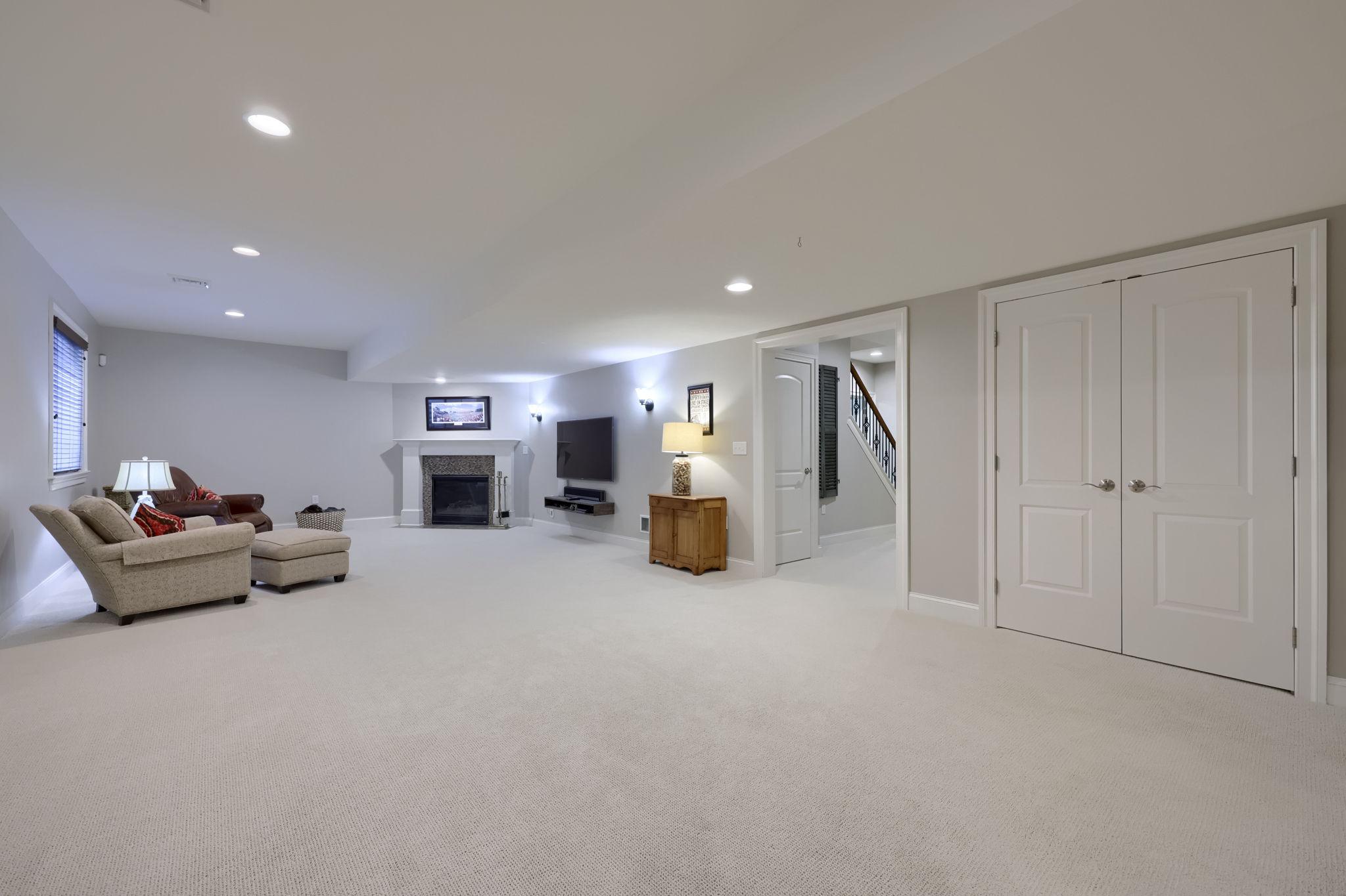 WELLESLEY MANOR - Residential