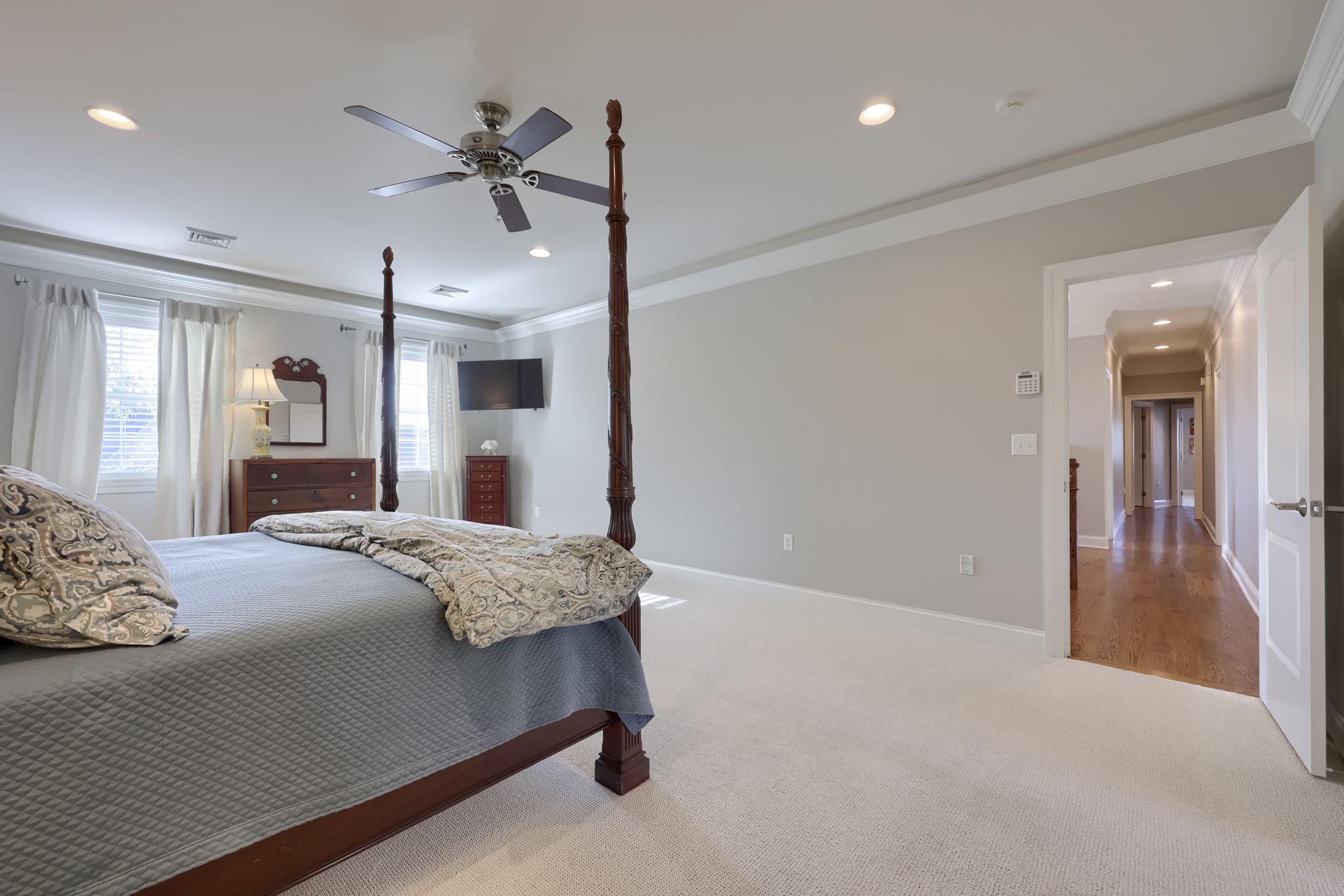 WELLESLEY MANOR - Residential