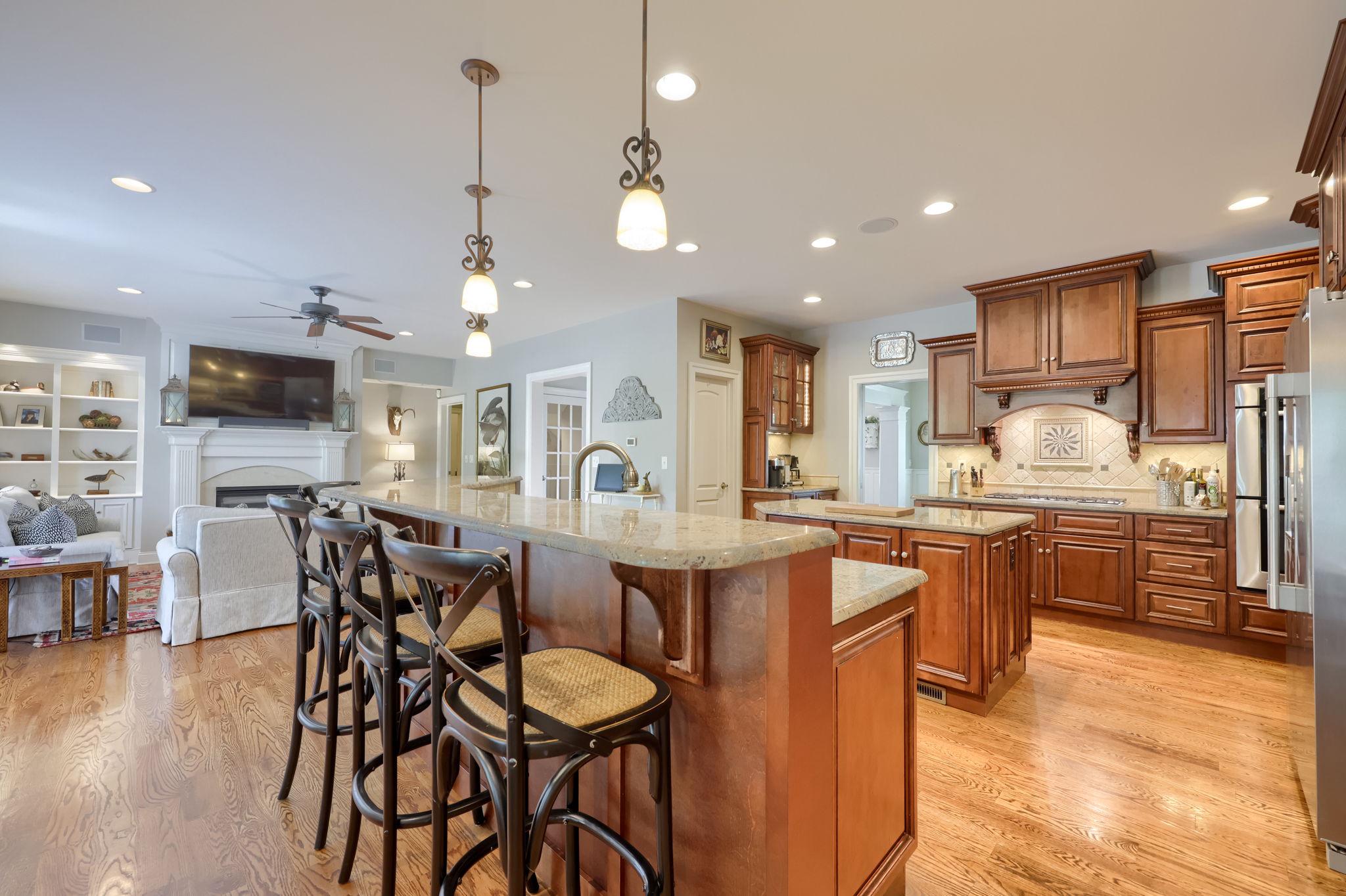 WELLESLEY MANOR - Residential