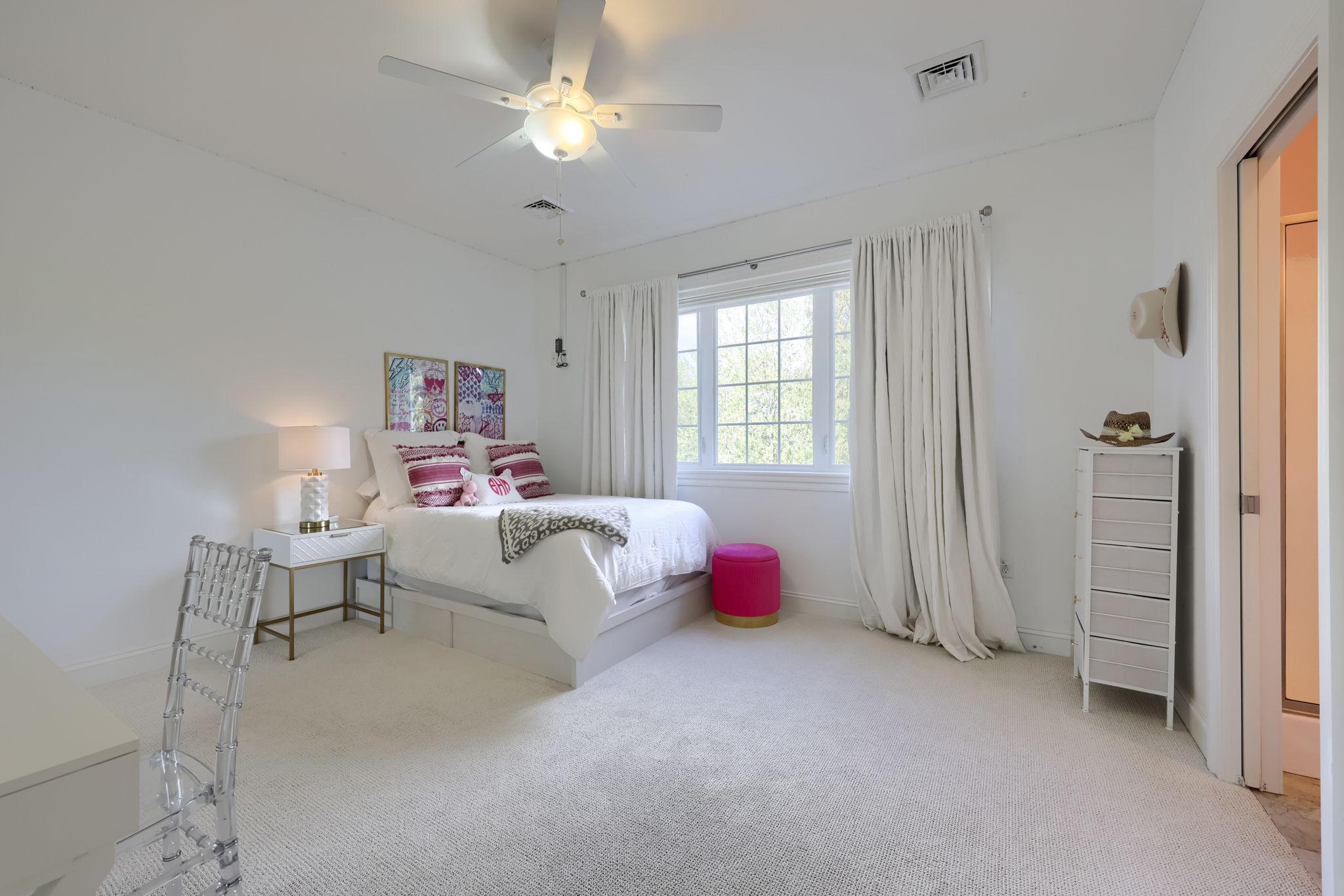 WELLESLEY MANOR - Residential