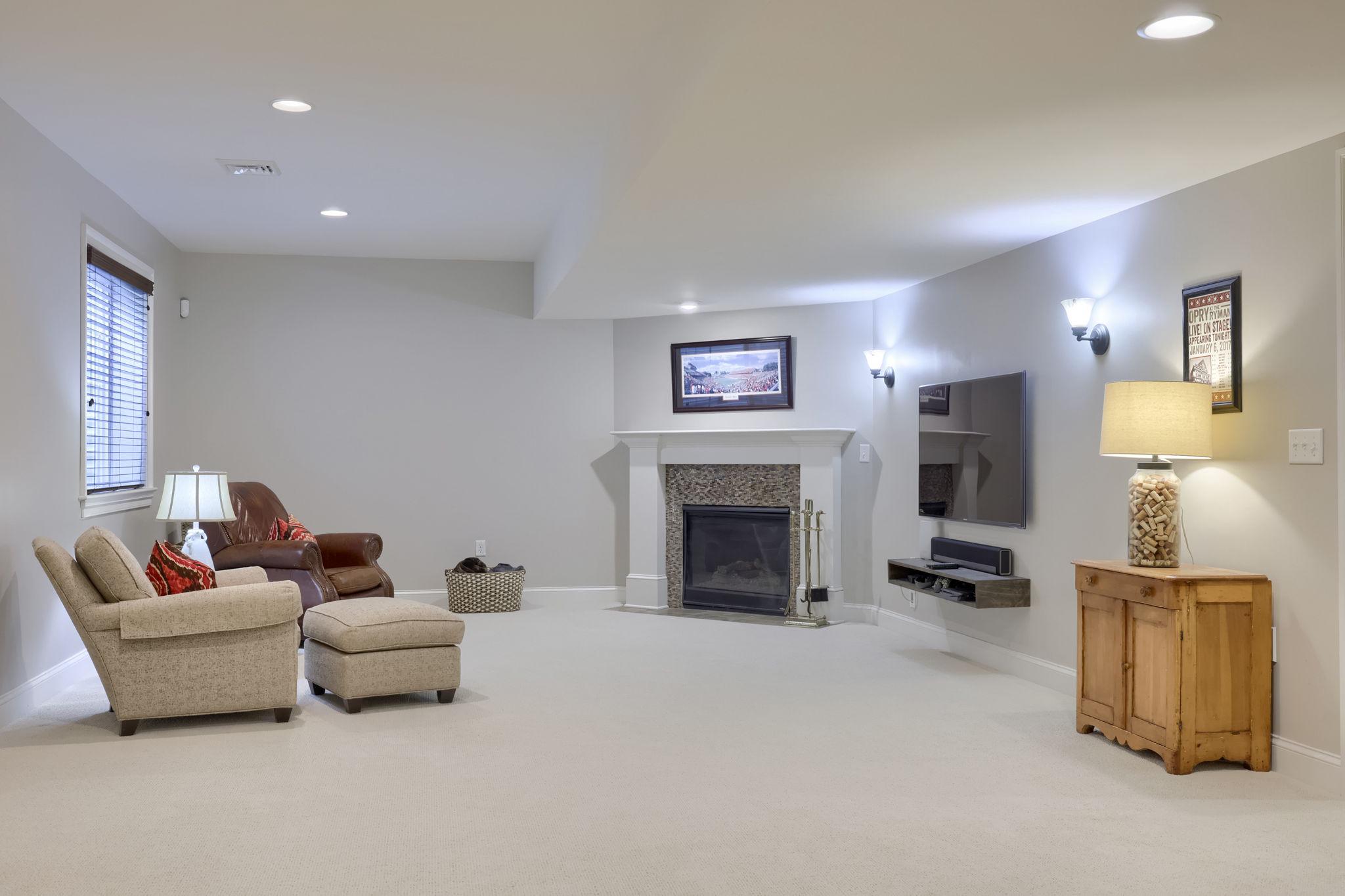 WELLESLEY MANOR - Residential