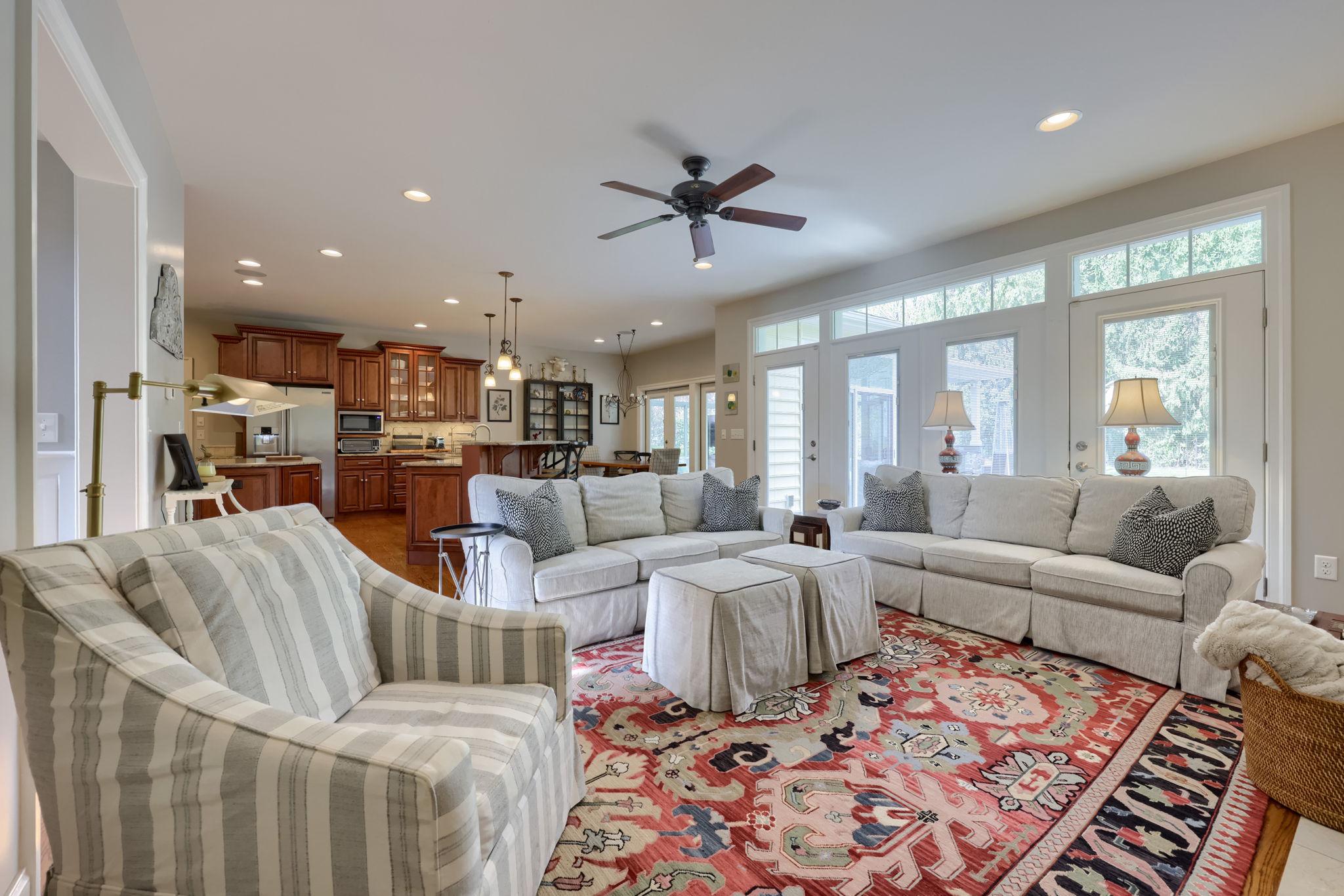 WELLESLEY MANOR - Residential