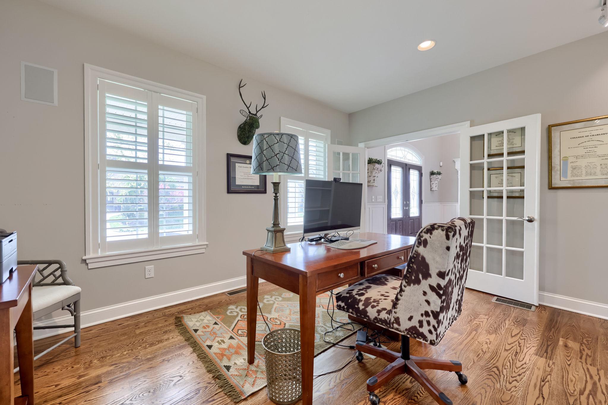 WELLESLEY MANOR - Residential