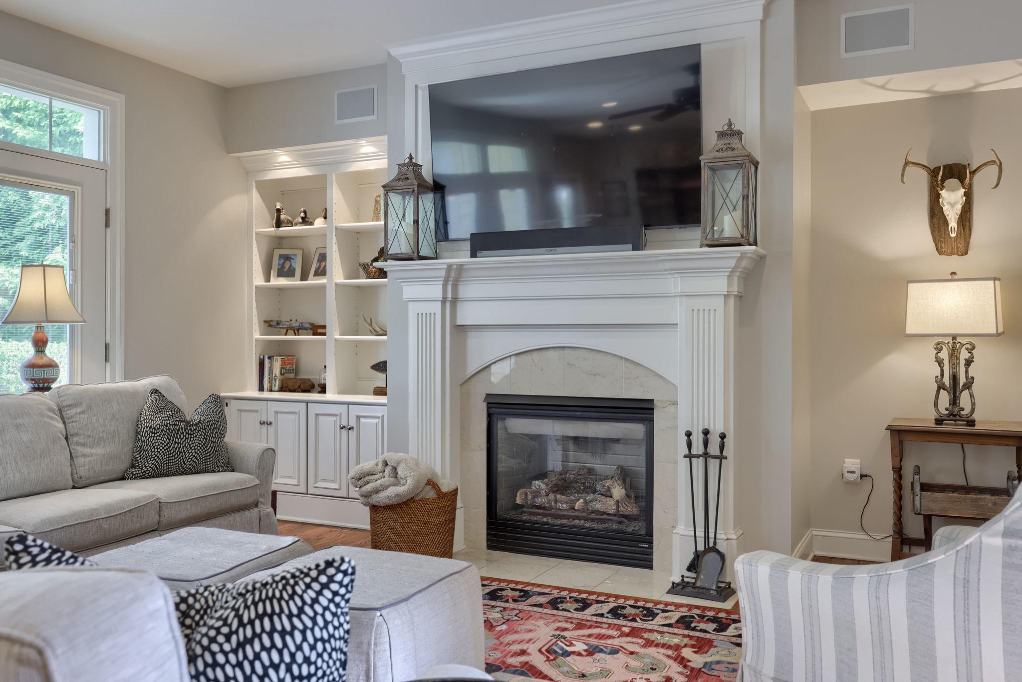 WELLESLEY MANOR - Residential